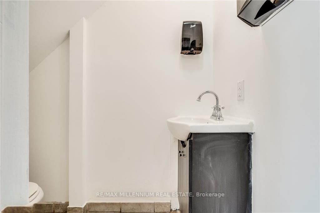 363 Barton Street Property Photo 9