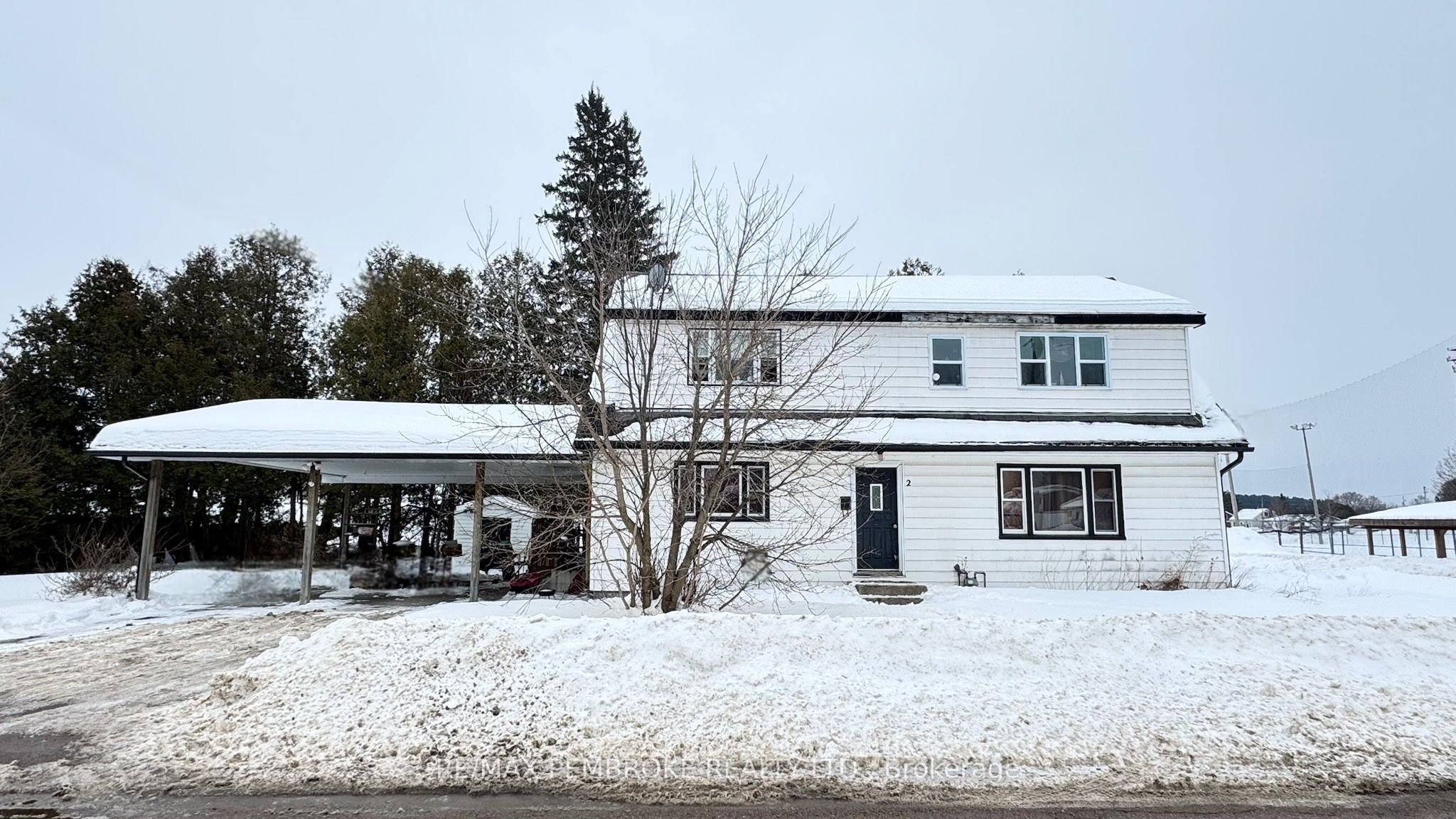 637 3rd Ave Property Photo
