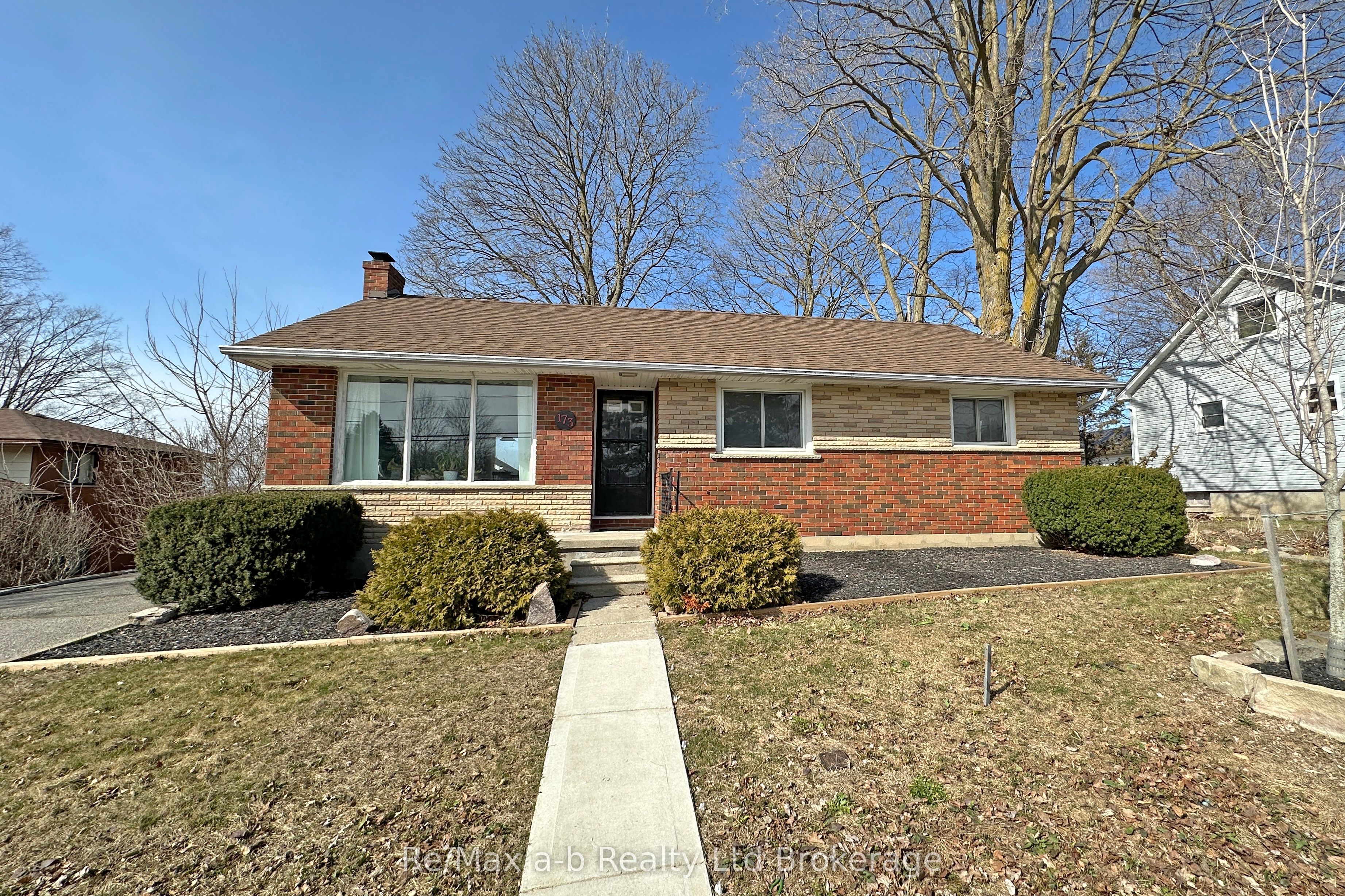 173 Park Row Property Photo 2