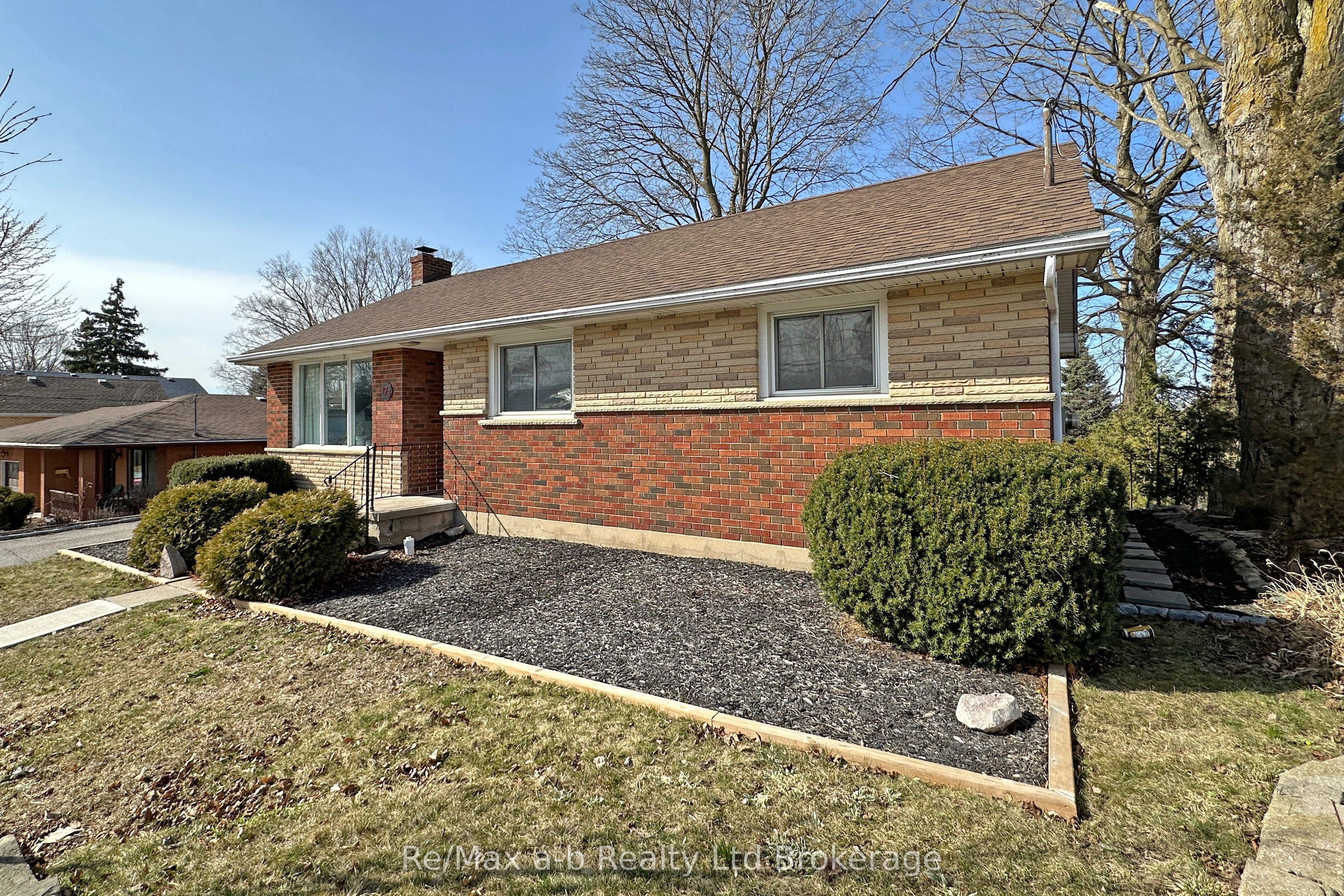 173 Park Row Property Photo 3