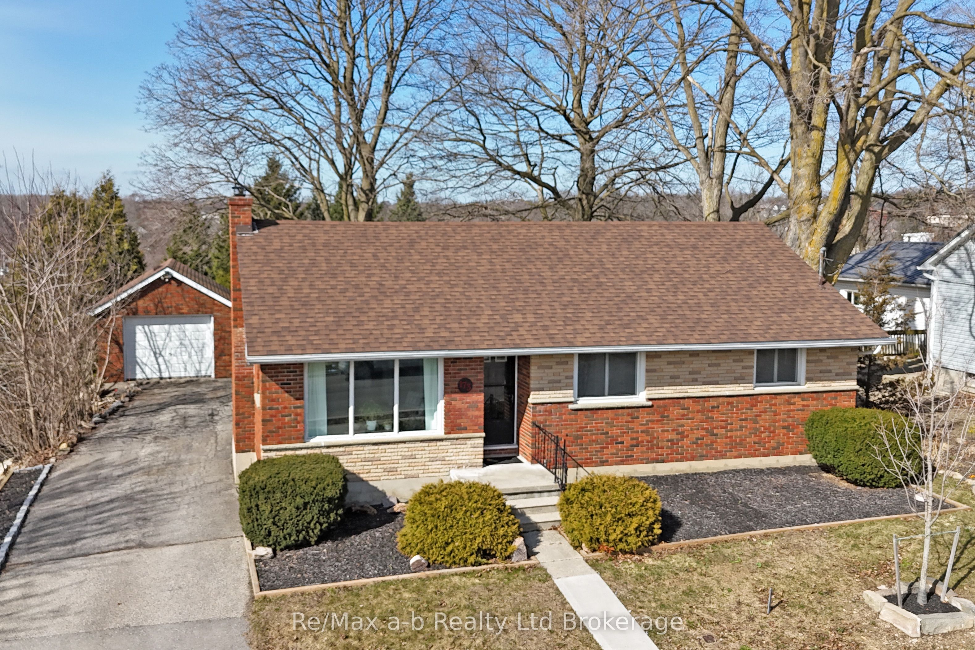 173 Park Row Property Photo 4