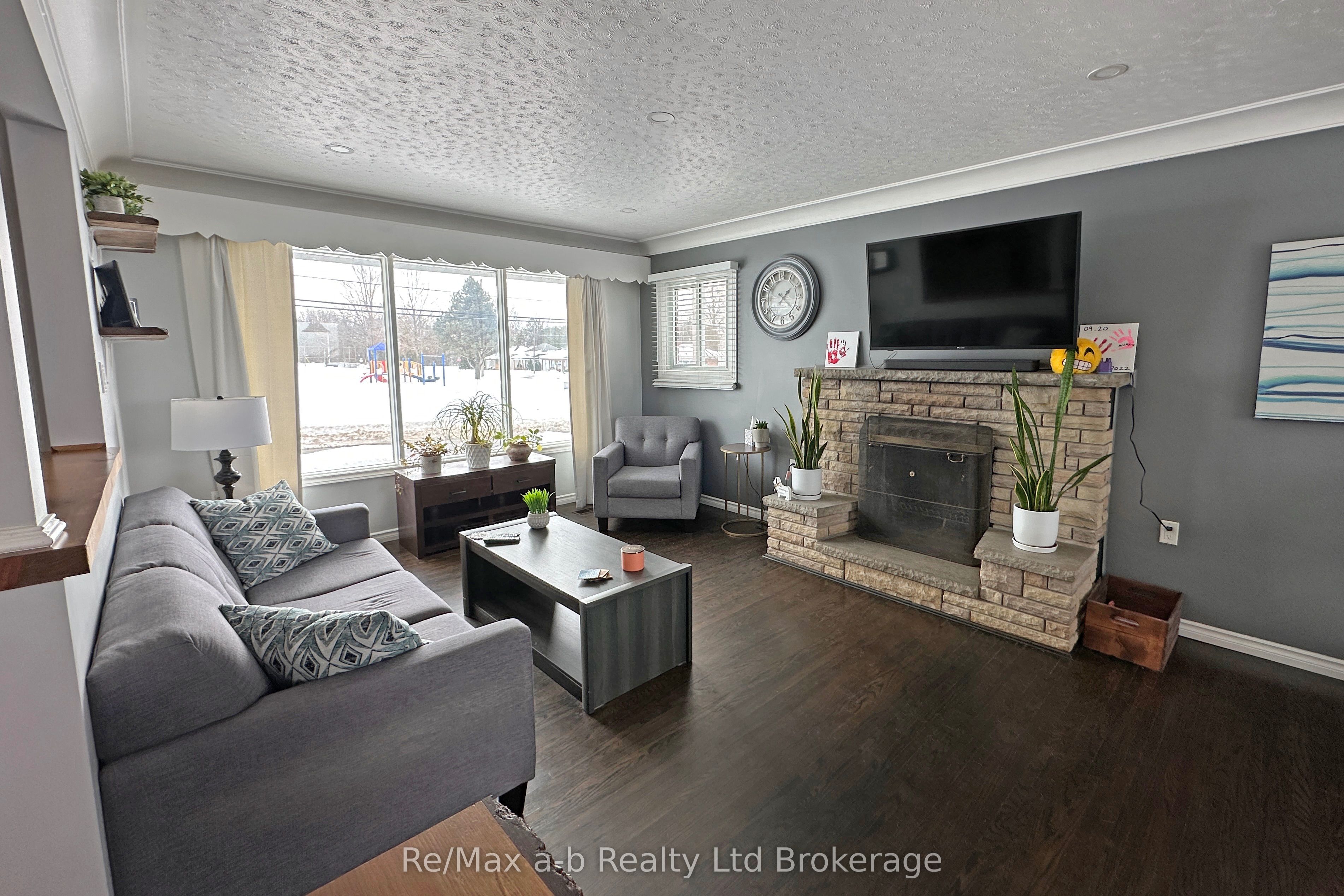173 Park Row Property Photo 9