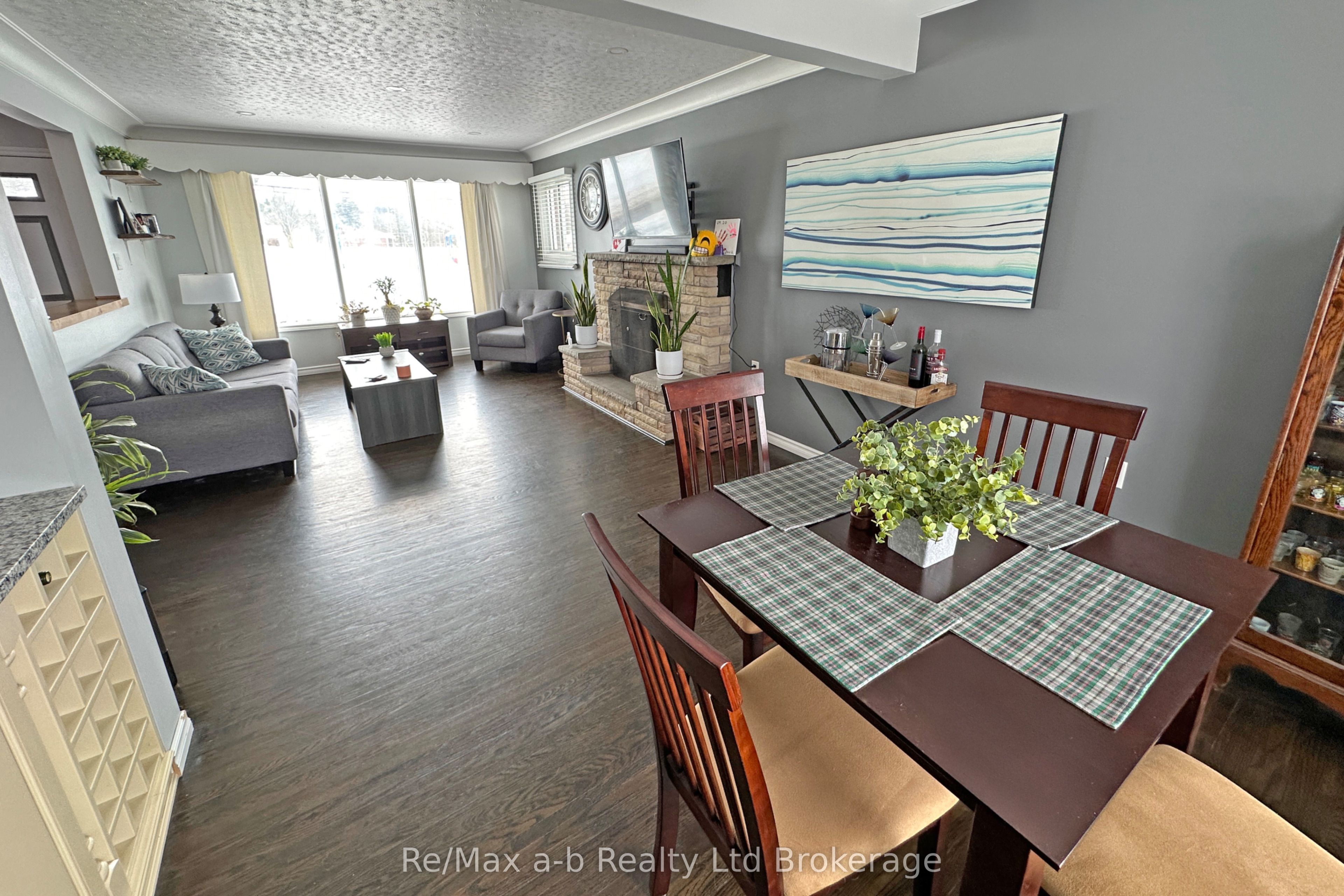 173 Park Row Property Photo 12