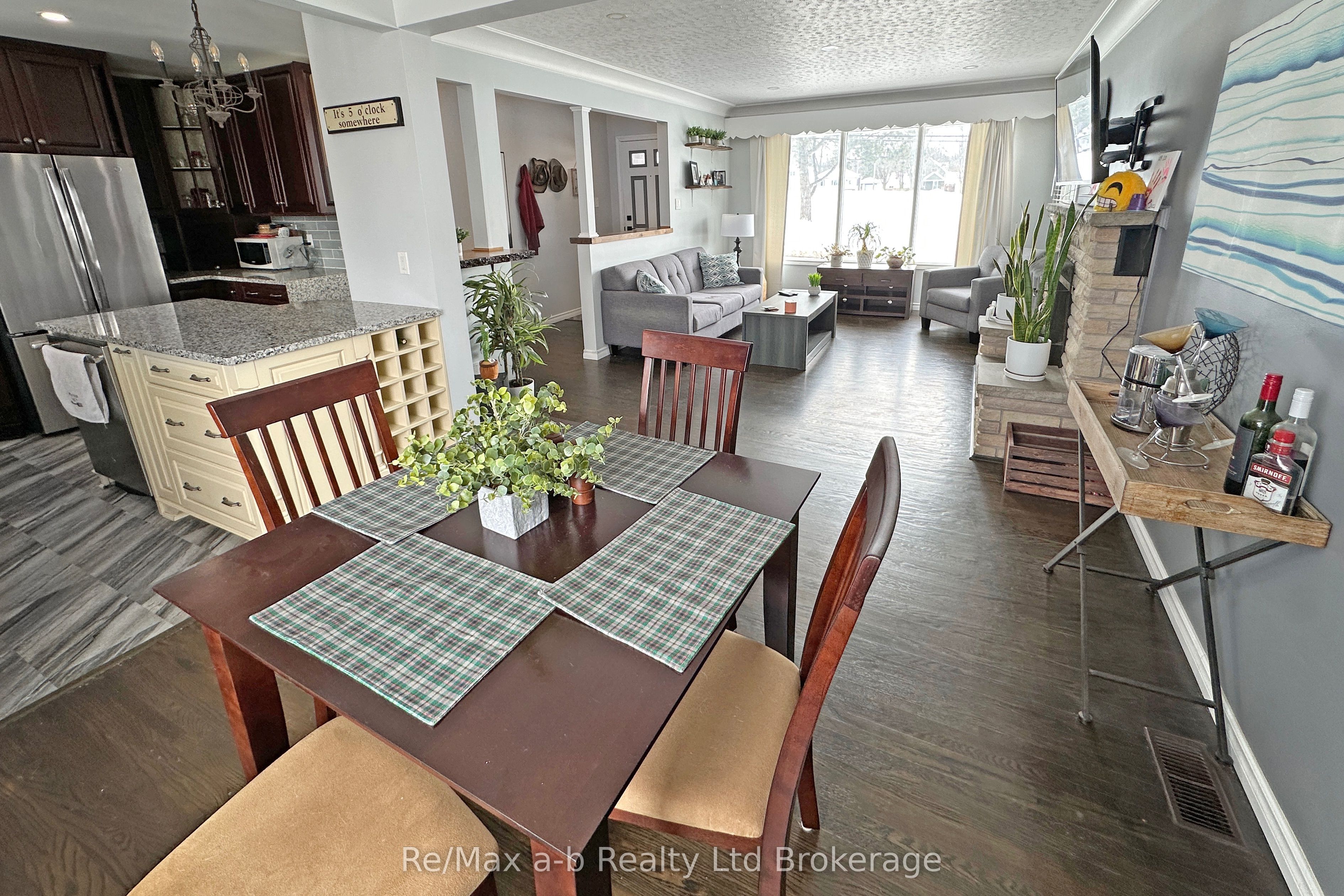 173 Park Row Property Photo 13