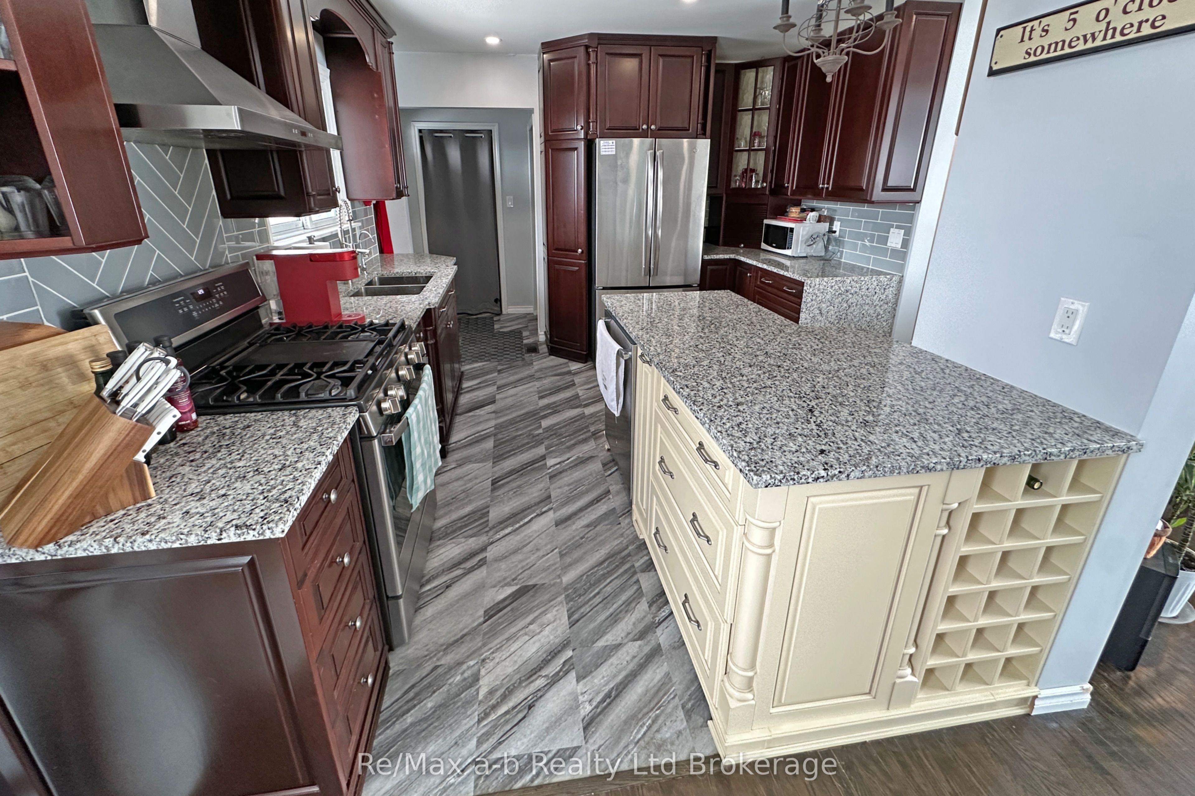 173 Park Row Property Photo 16