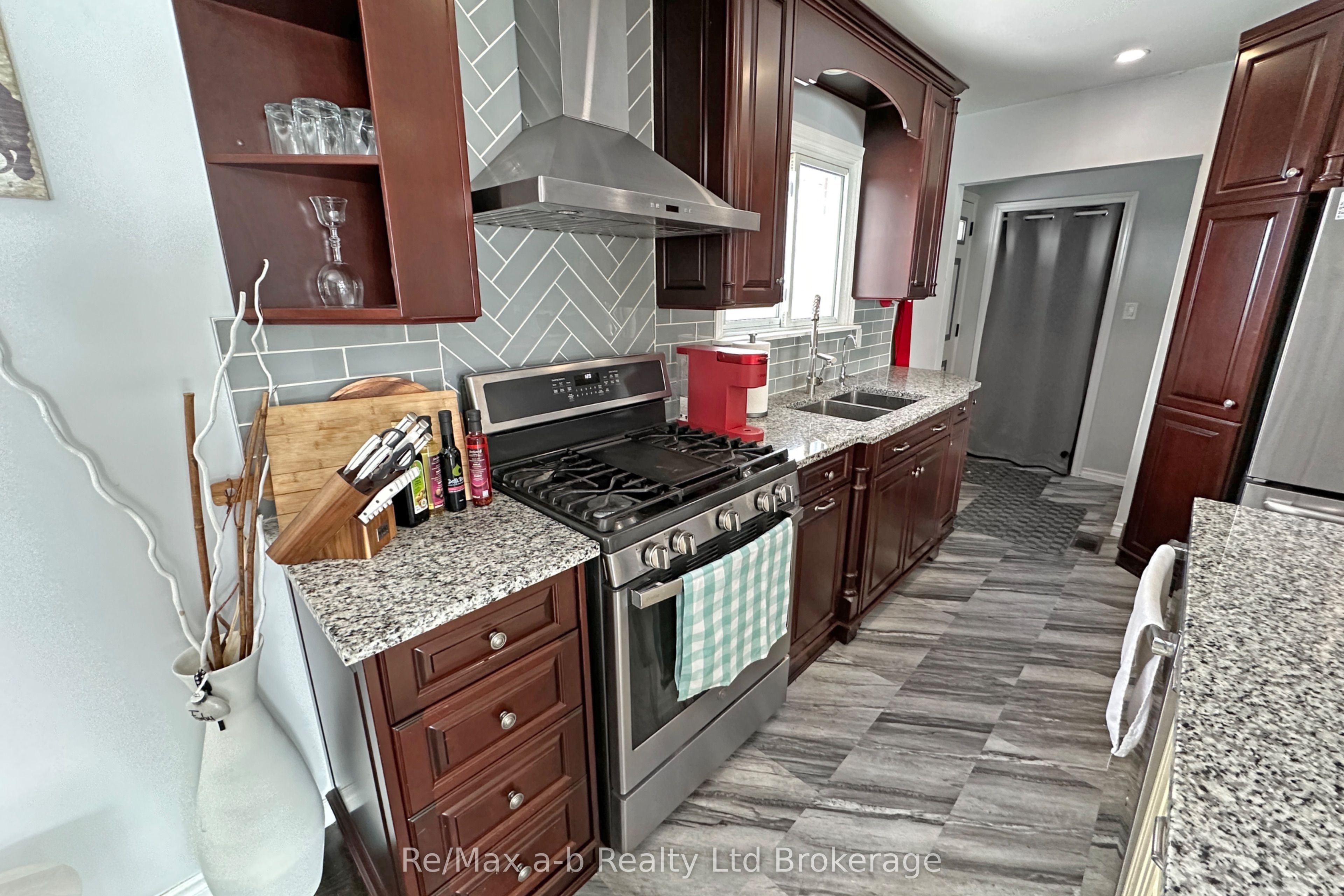 173 Park Row Property Photo 17