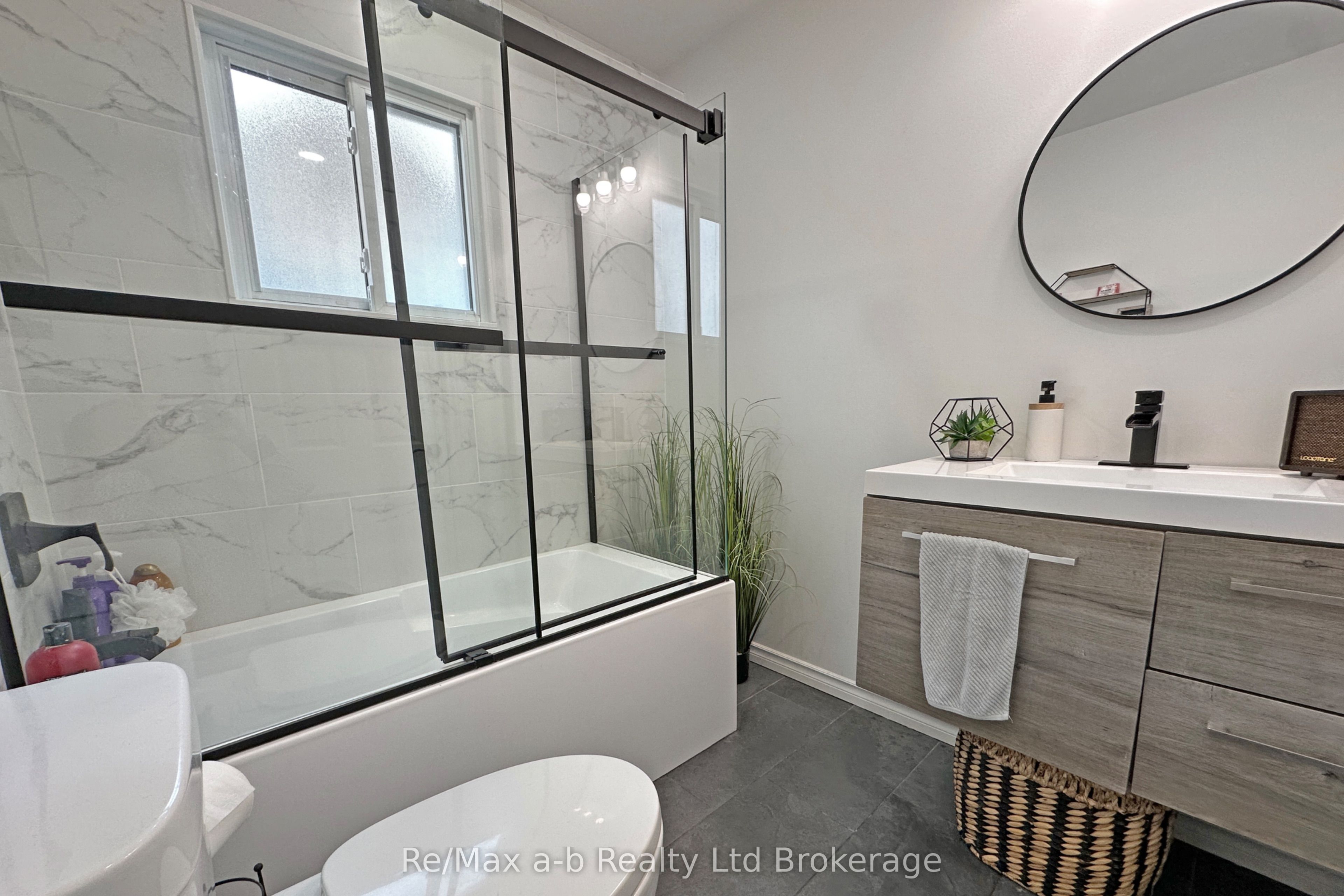 173 Park Row Property Photo 25