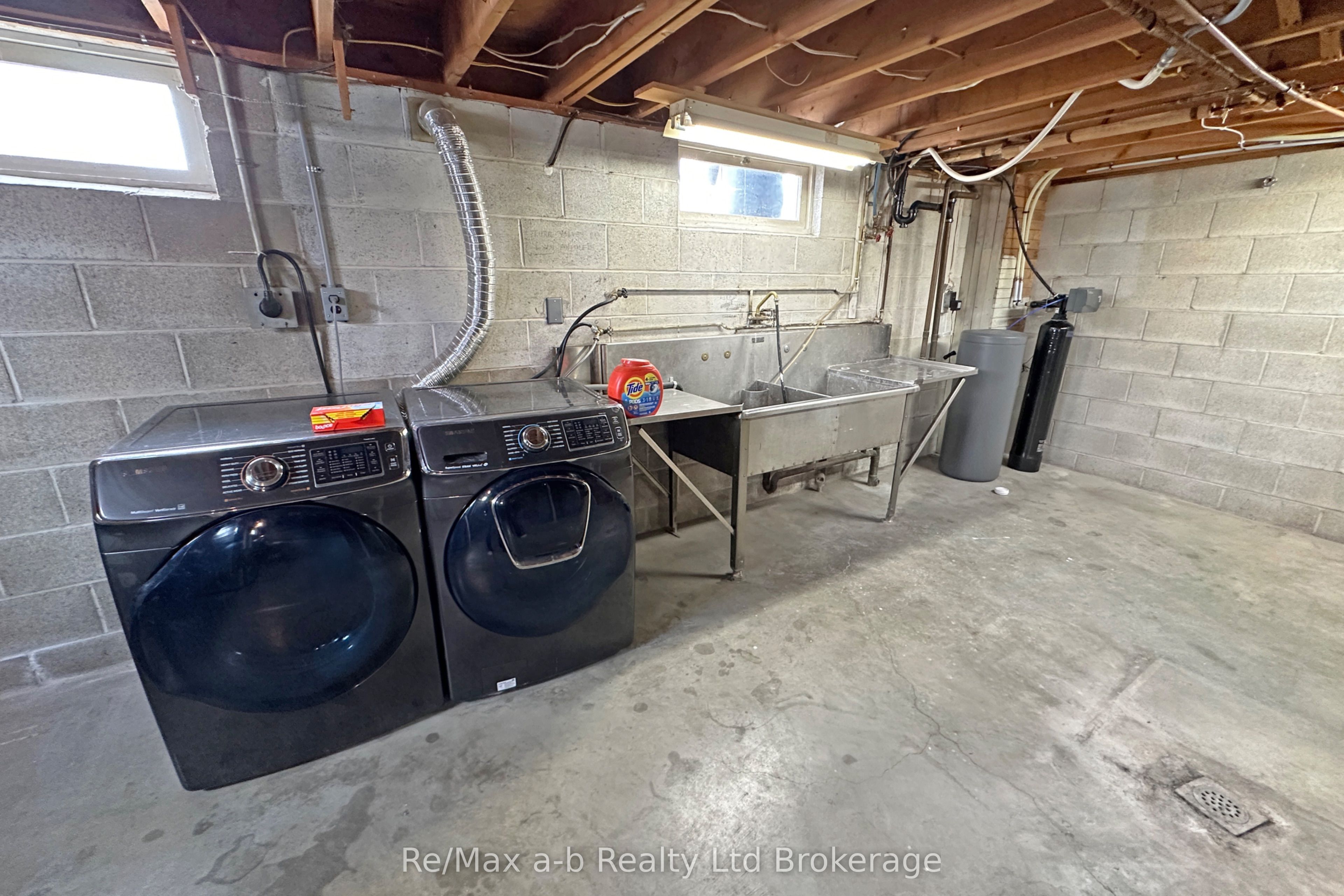 173 Park Row Property Photo 31