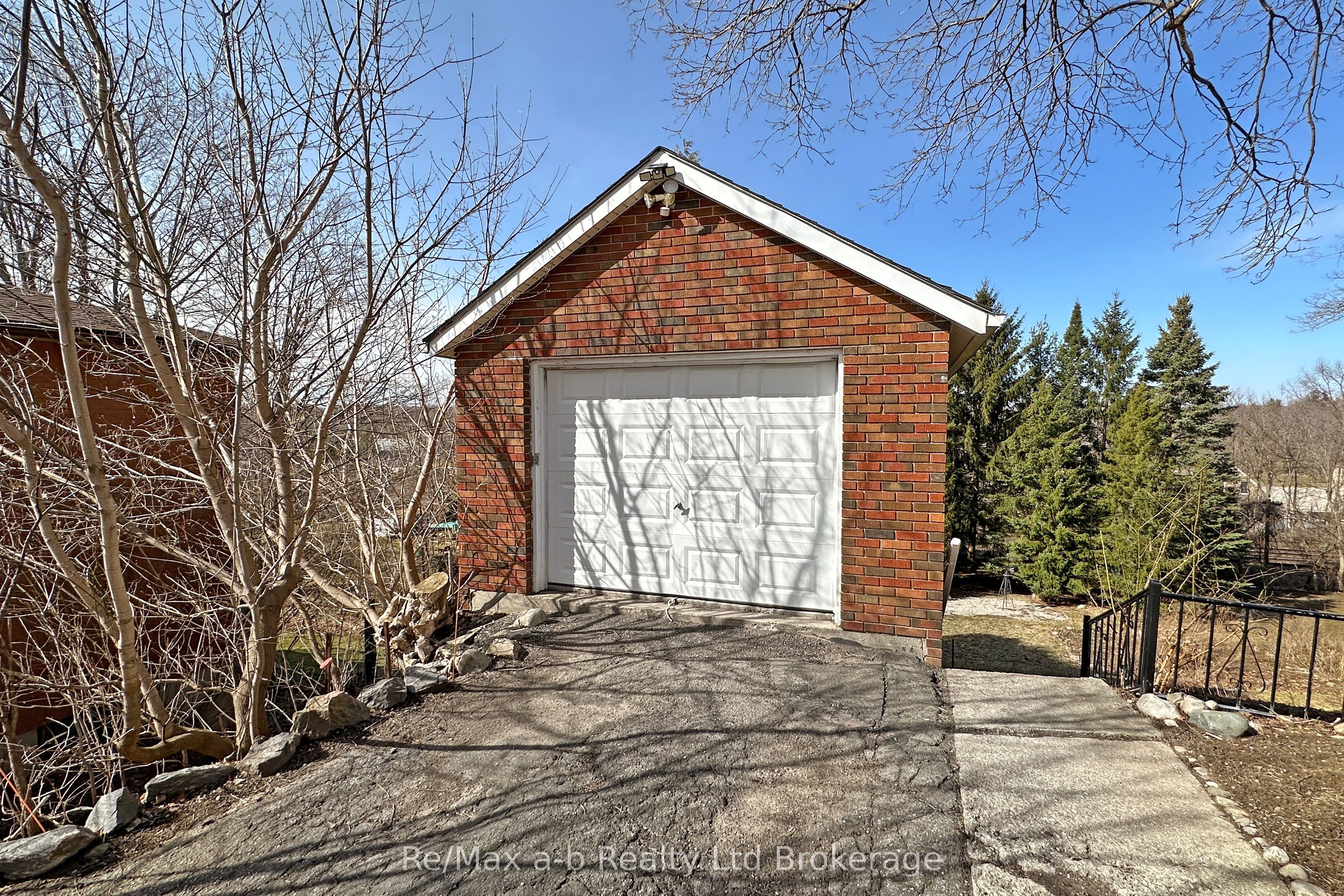 173 Park Row Property Photo 35