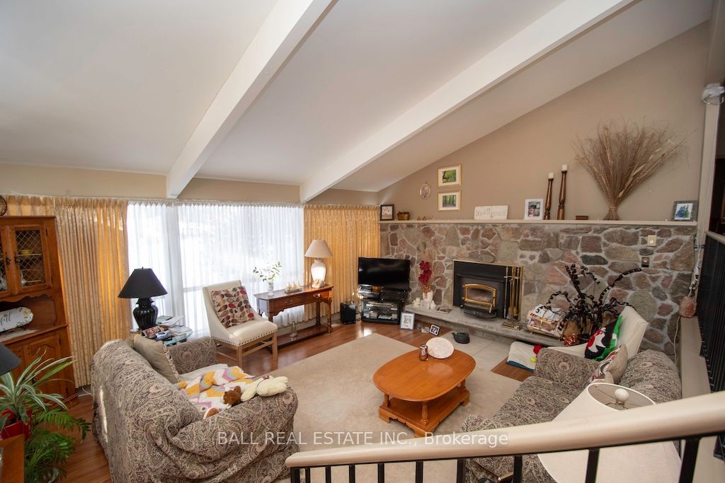 2187 Dunford Road Property Photo 3