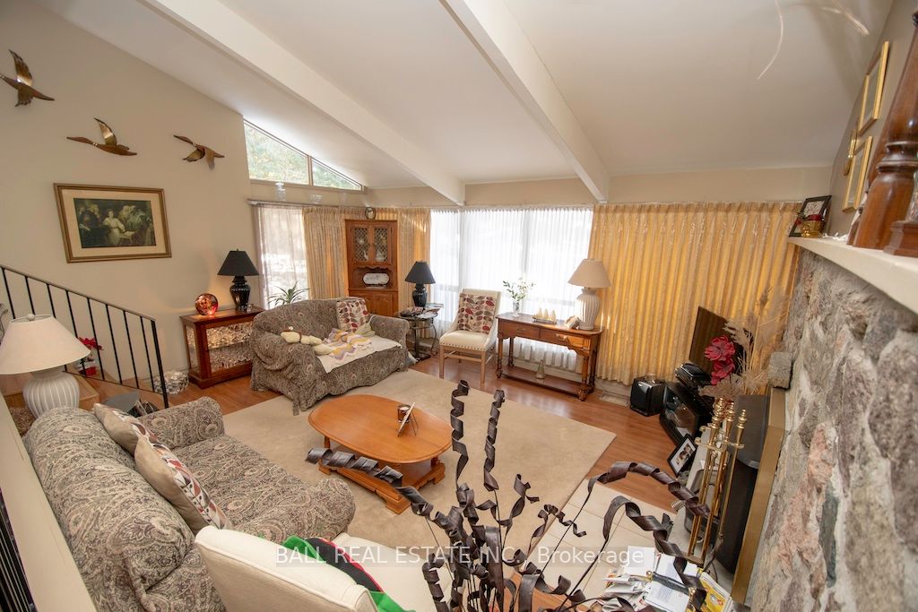 2187 Dunford Road Property Photo 4