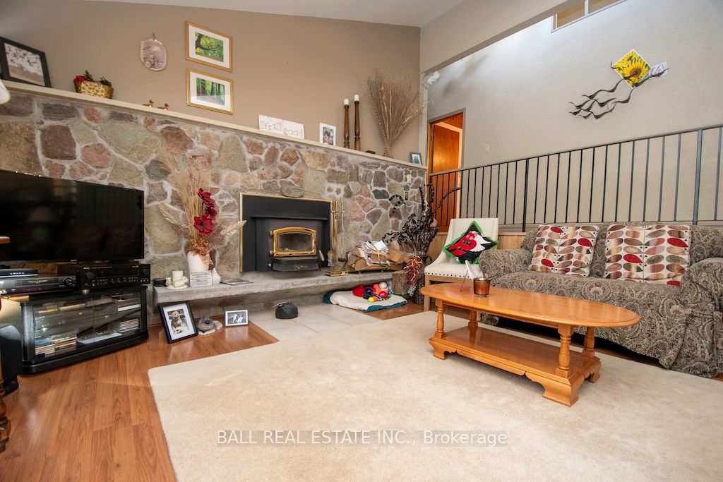 2187 Dunford Road Property Photo 5