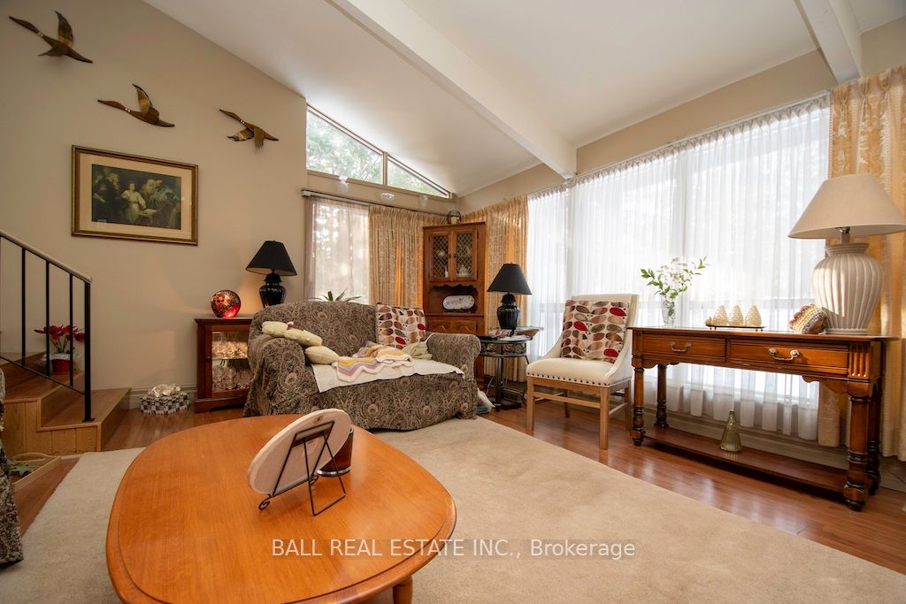 2187 Dunford Road Property Photo 6