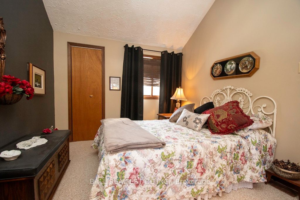 2187 Dunford Road Property Photo 12