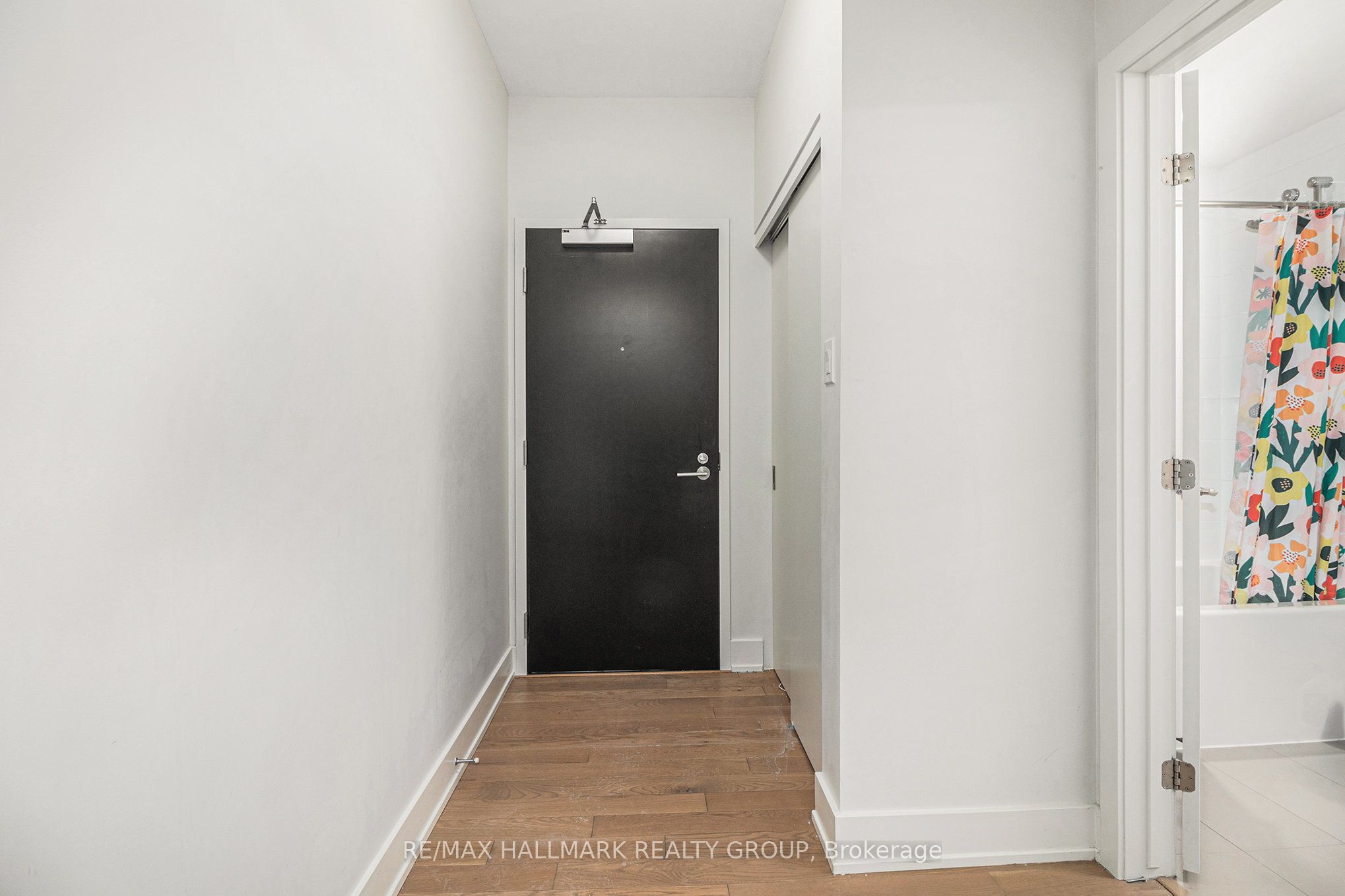 #211 - 98 Richmond Road Property Photo 3
