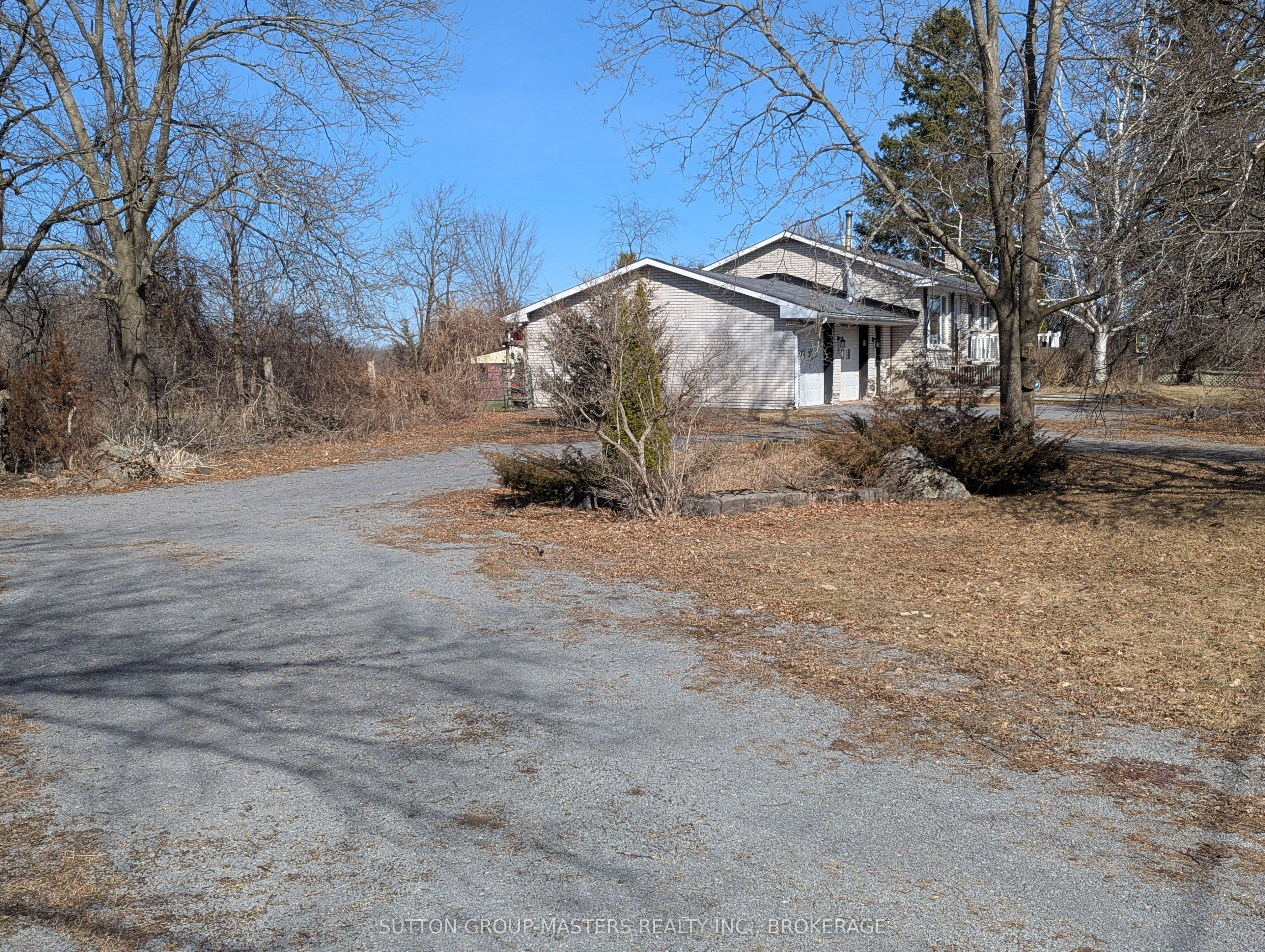 4594 Yarker Road Property Photo