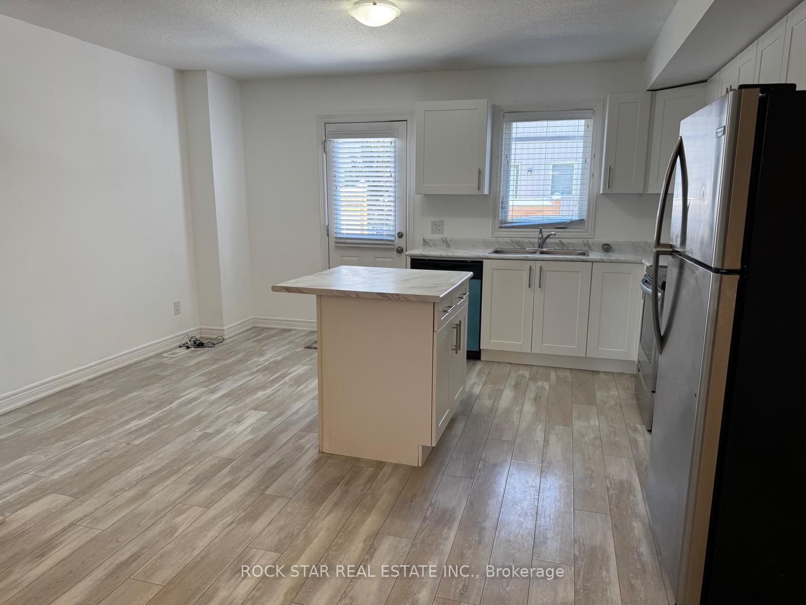 7768 Ascot Cir Property Photo 4