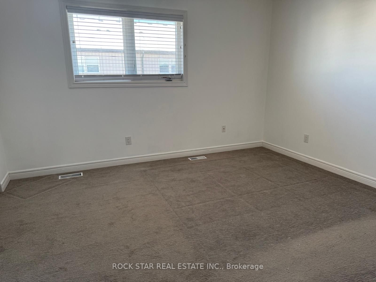 7768 Ascot Cir Property Photo 11