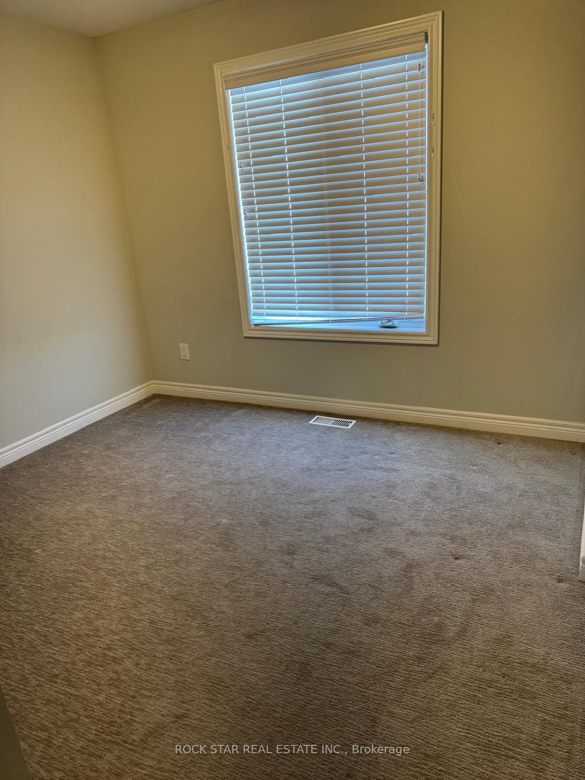 7768 Ascot Cir Property Photo 14