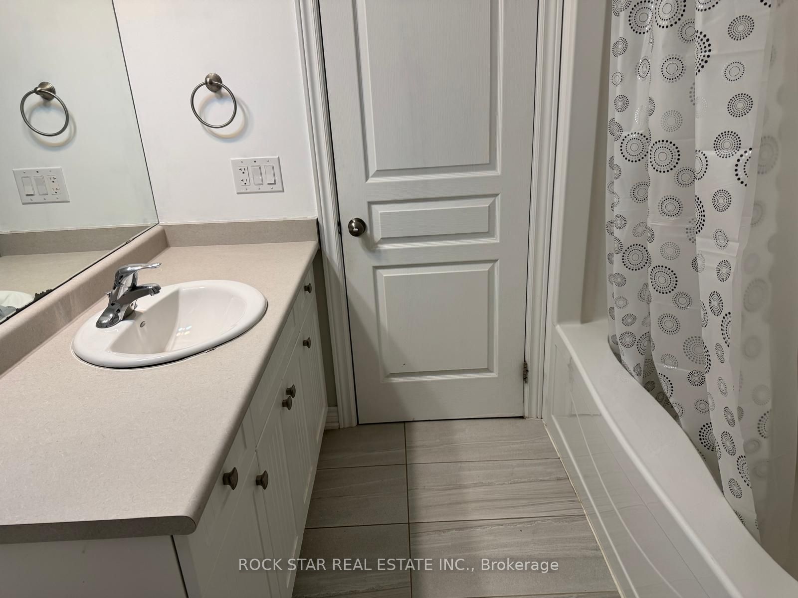 7768 Ascot Cir Property Photo 15