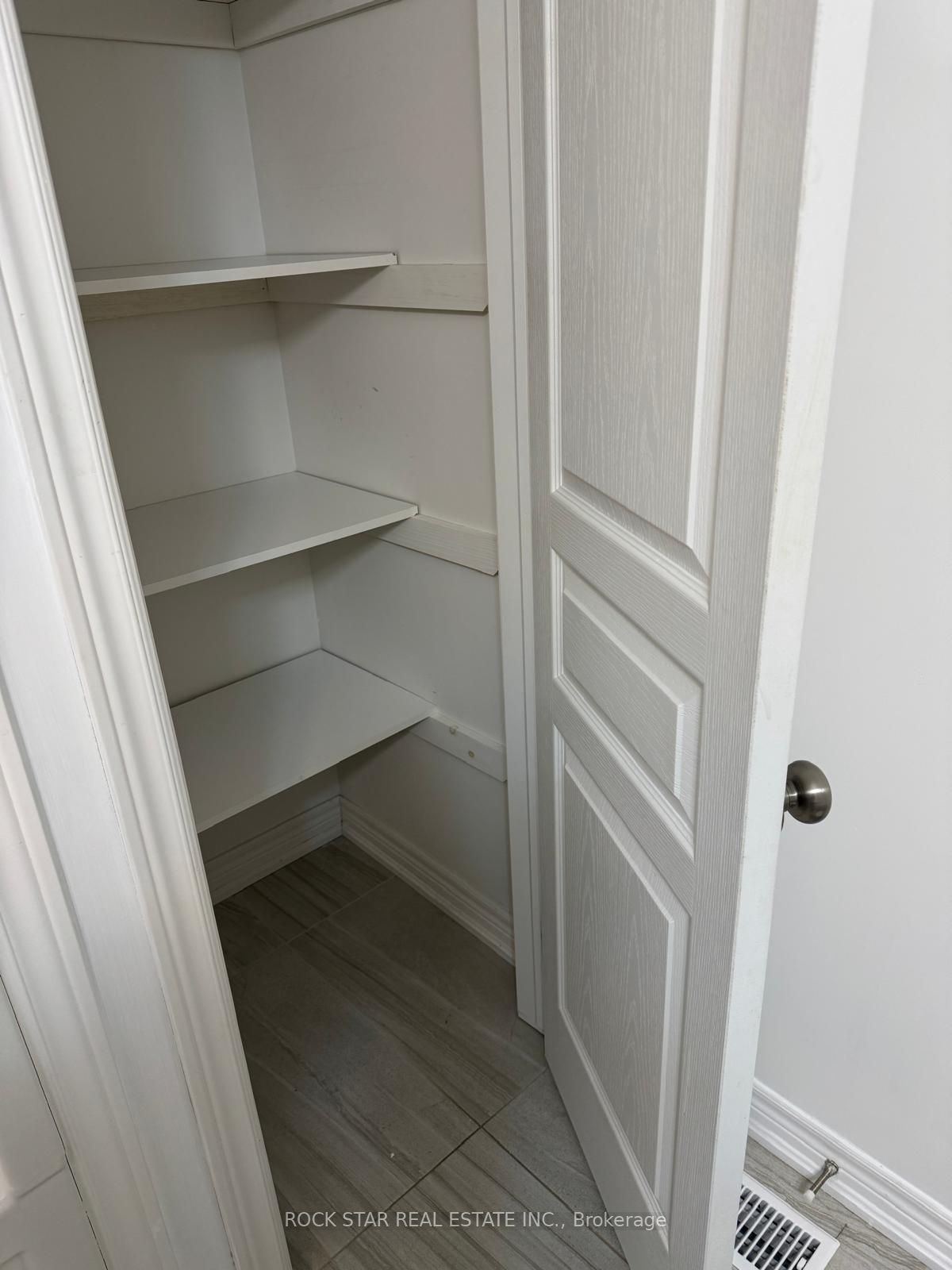 7768 Ascot Cir Property Photo 17