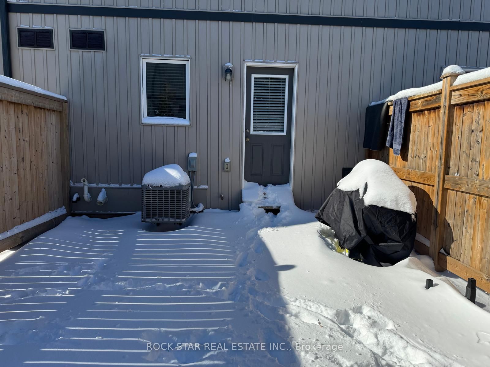 7768 Ascot Cir Property Photo 21