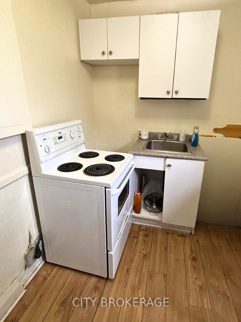 4 Rosemont Ave Property Photo 6