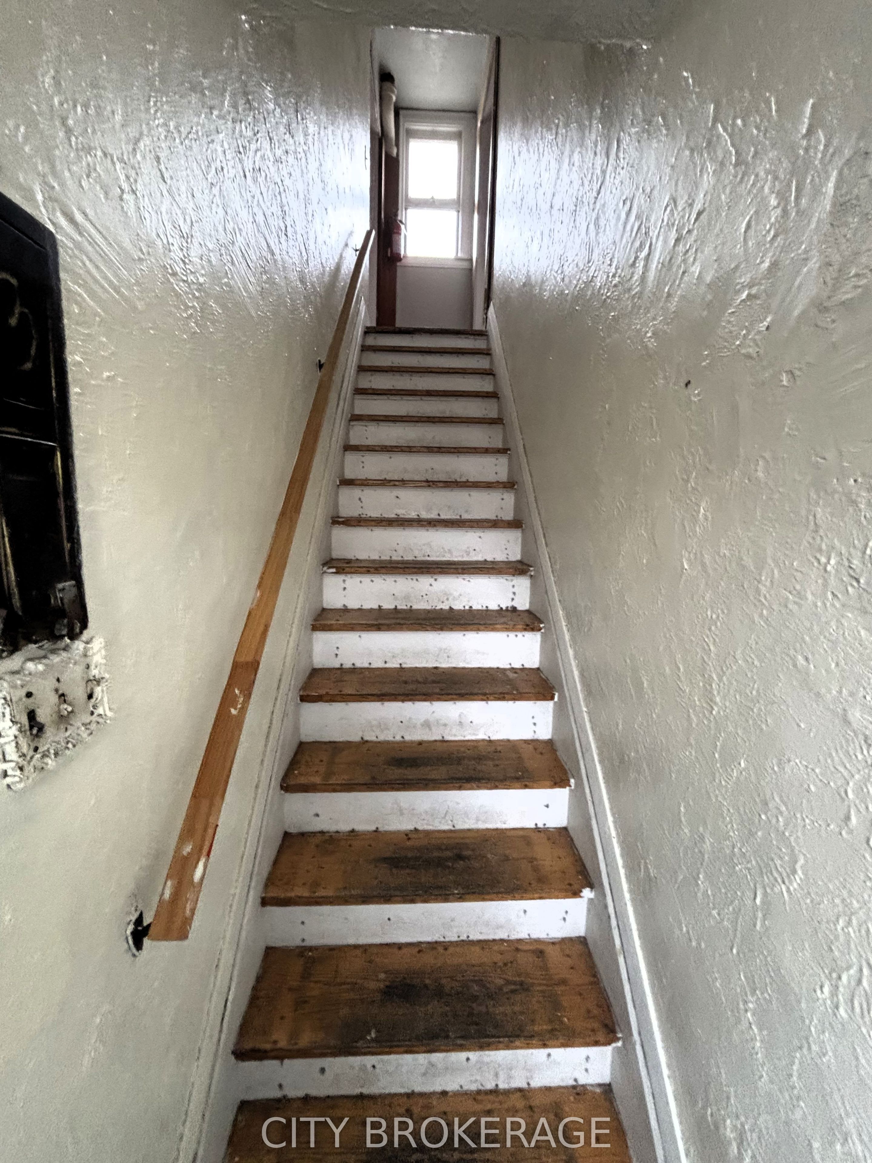 4 Rosemont Ave Property Photo 9