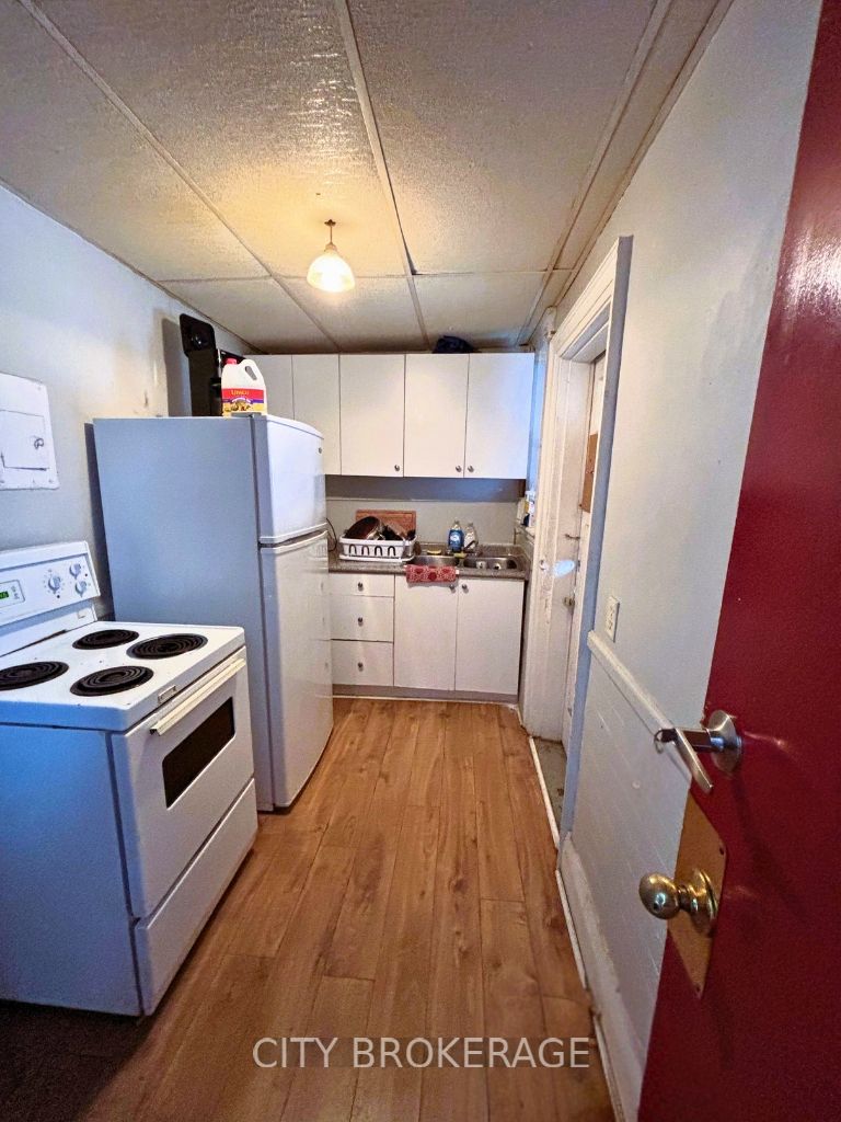 4 Rosemont Ave Property Photo 10
