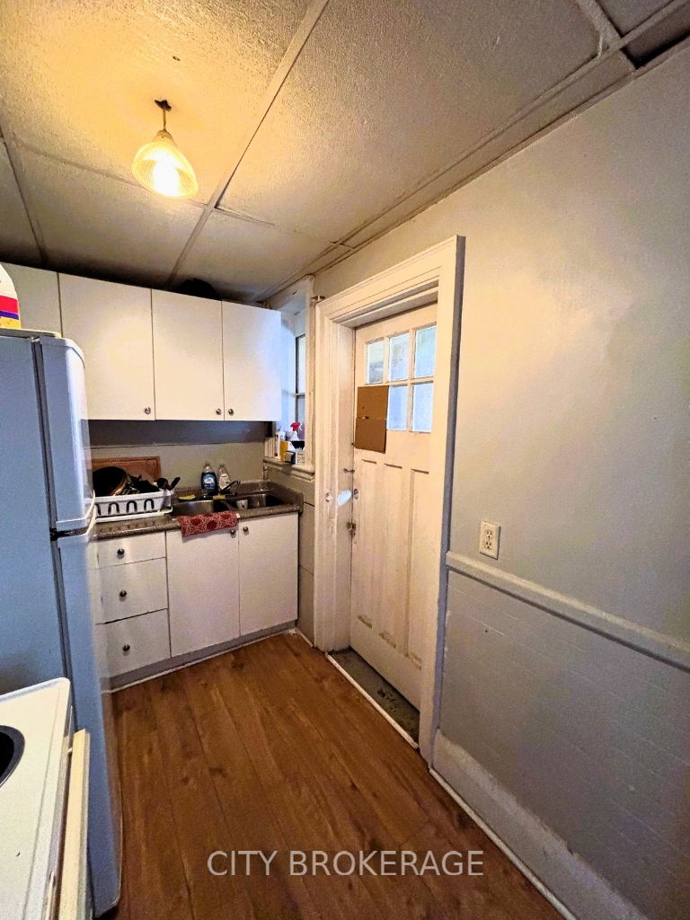 4 Rosemont Ave Property Photo 11
