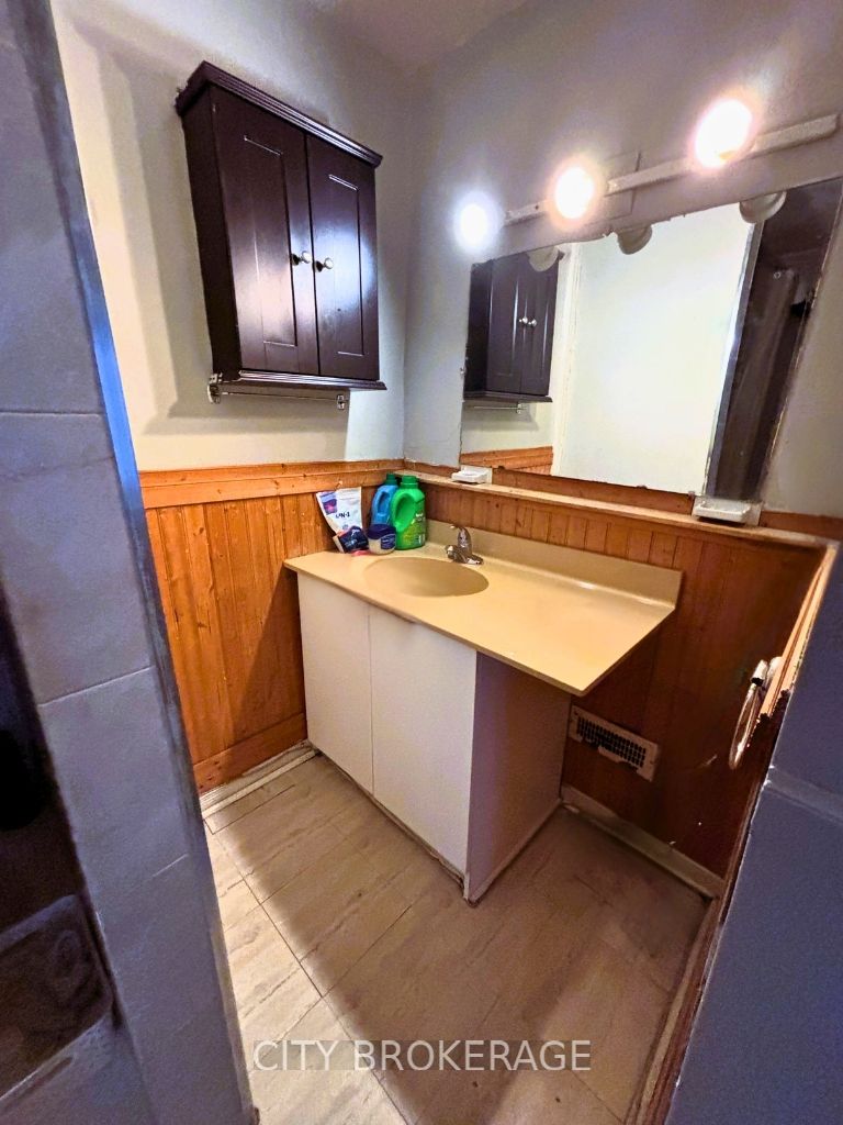 4 Rosemont Ave Property Photo 14