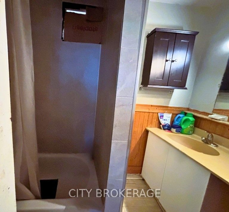 4 Rosemont Ave Property Photo 15