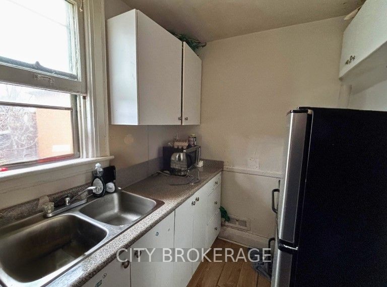4 Rosemont Ave Property Photo 17
