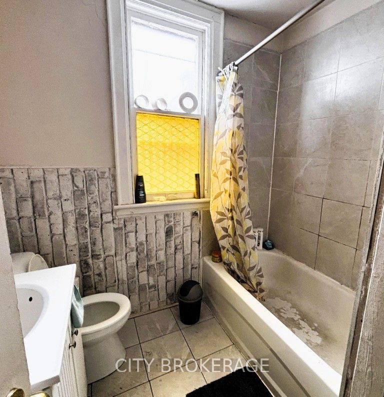 4 Rosemont Ave Property Photo 18