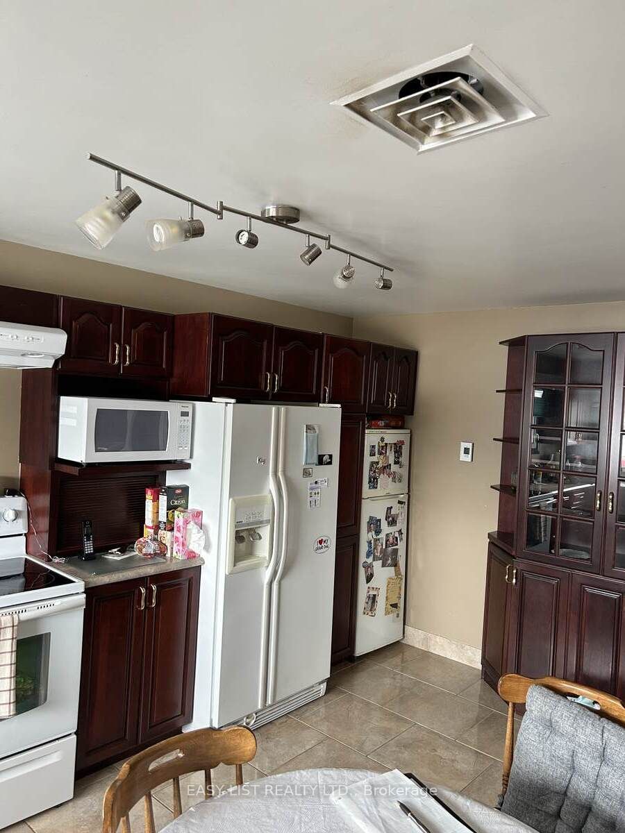 455 Campbell Street Property Photo 14
