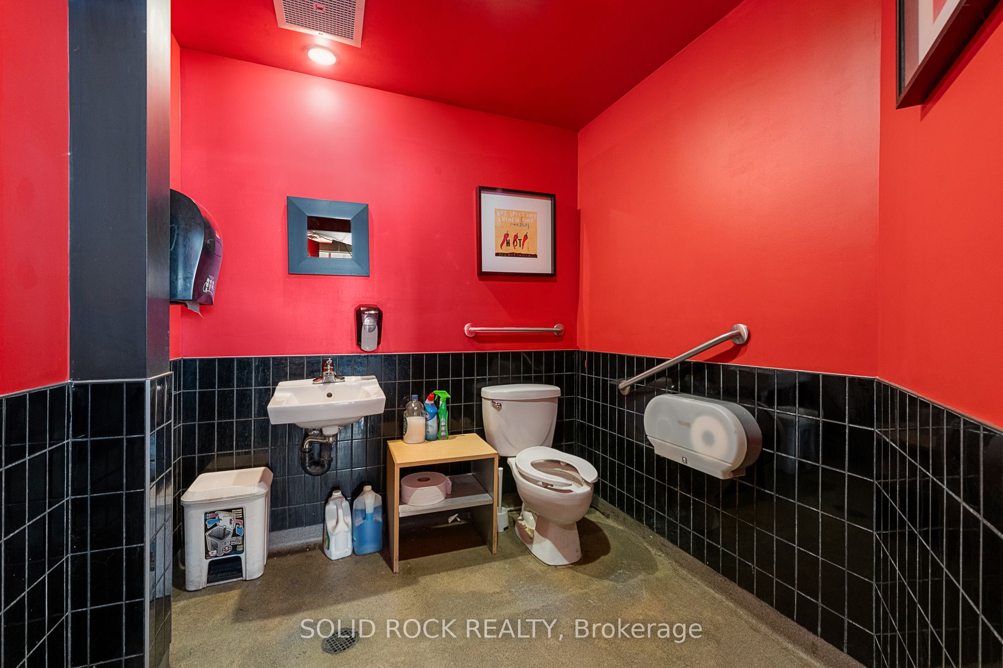 450 Kanata Ave Property Photo 15