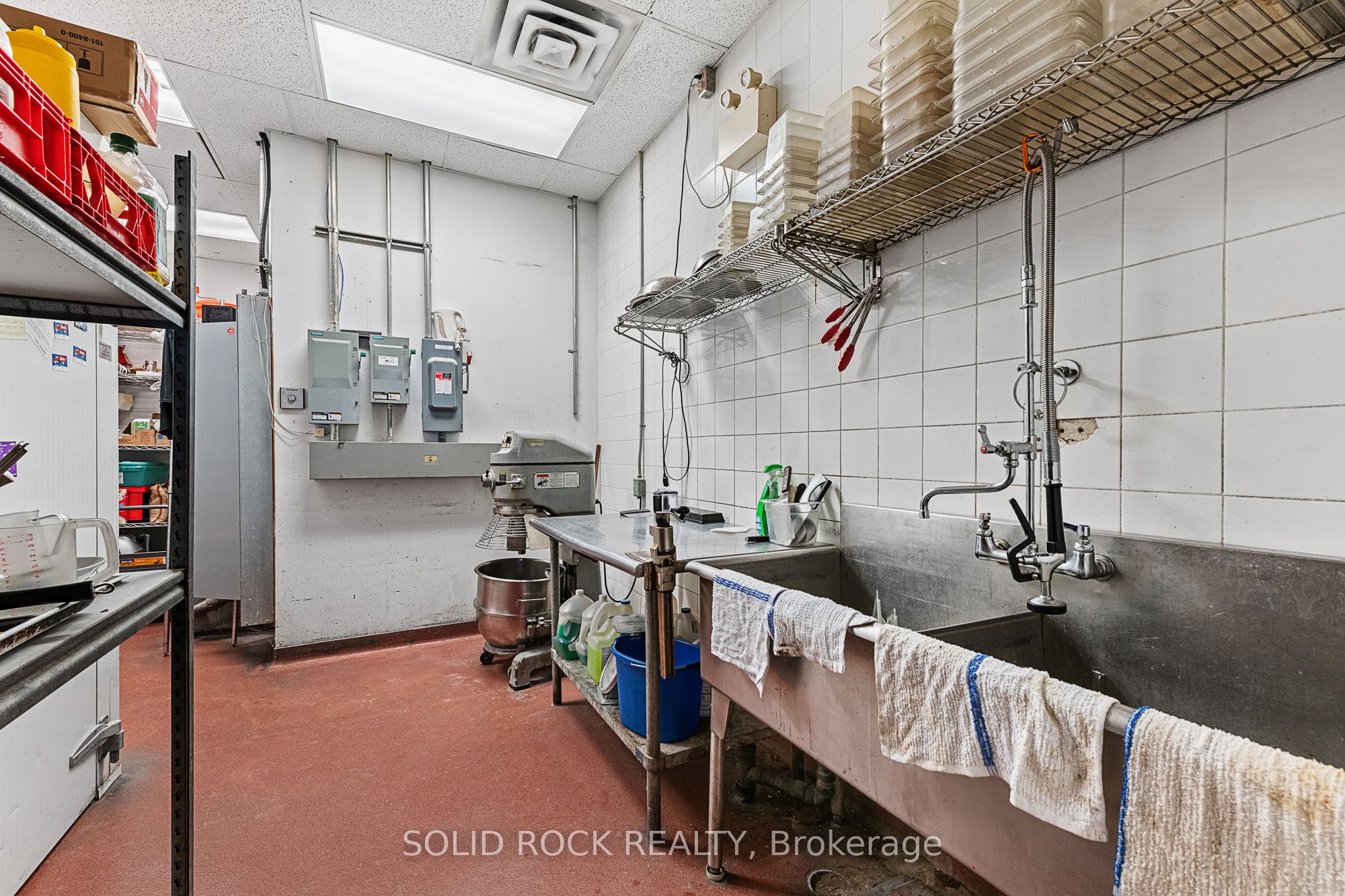 450 Kanata Ave Property Photo 16