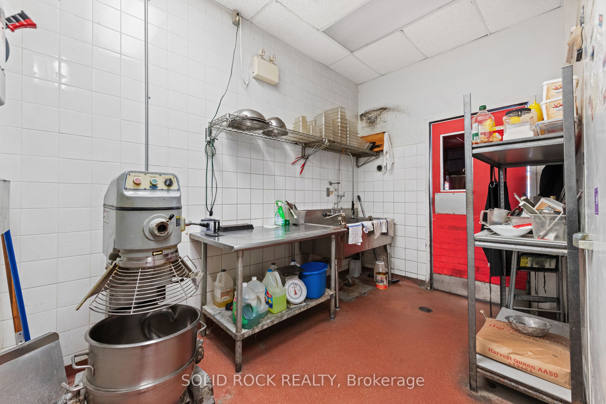 450 Kanata Ave Property Photo 17