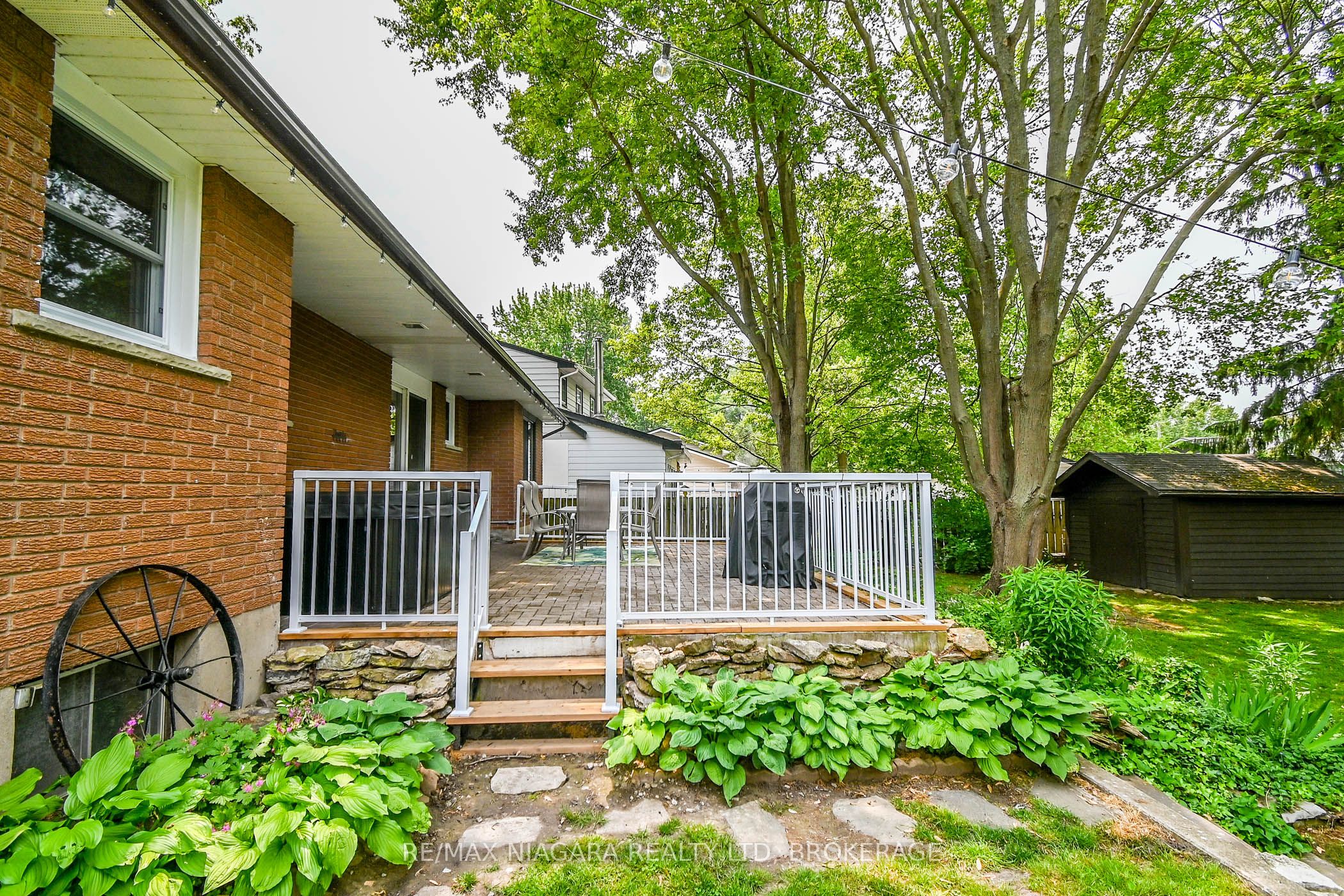 18 Oakridge Crescent Property Photo 5