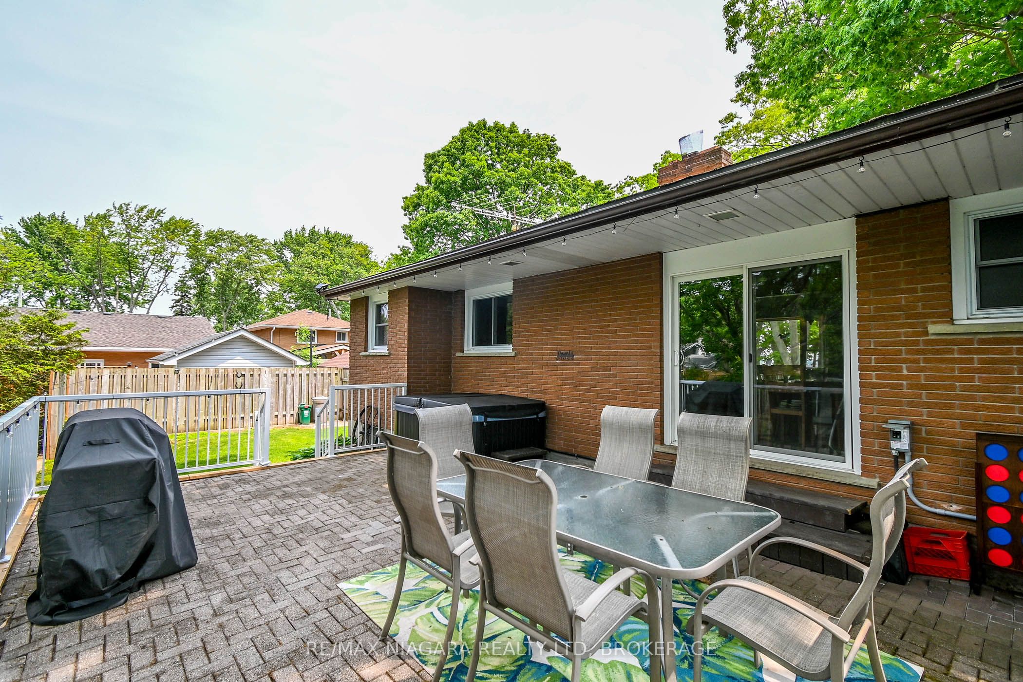 18 Oakridge Crescent Property Photo 6