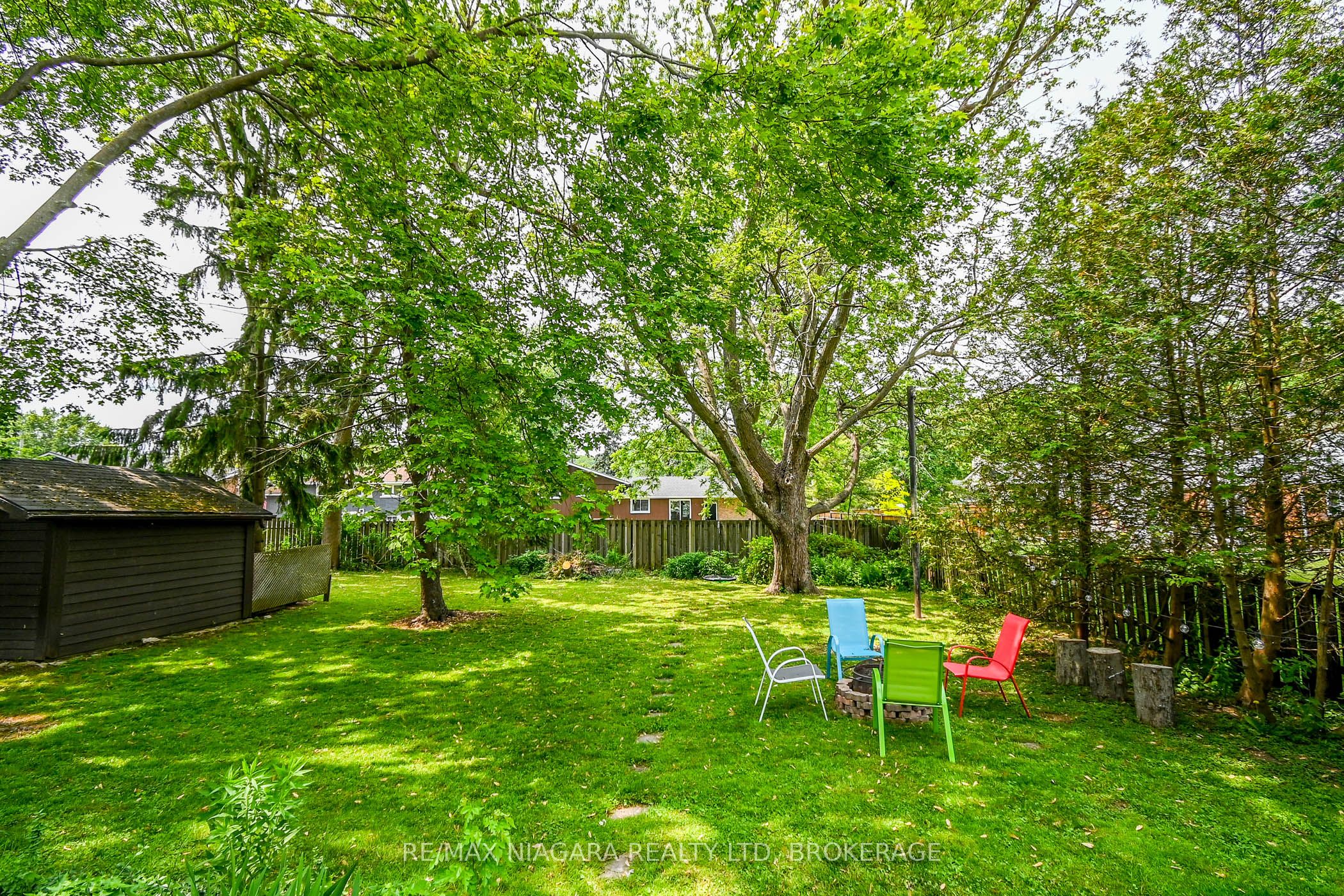 18 Oakridge Crescent Property Photo 9