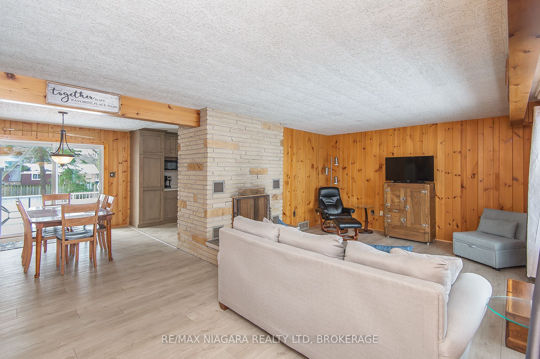 18 Oakridge Crescent Property Photo 16