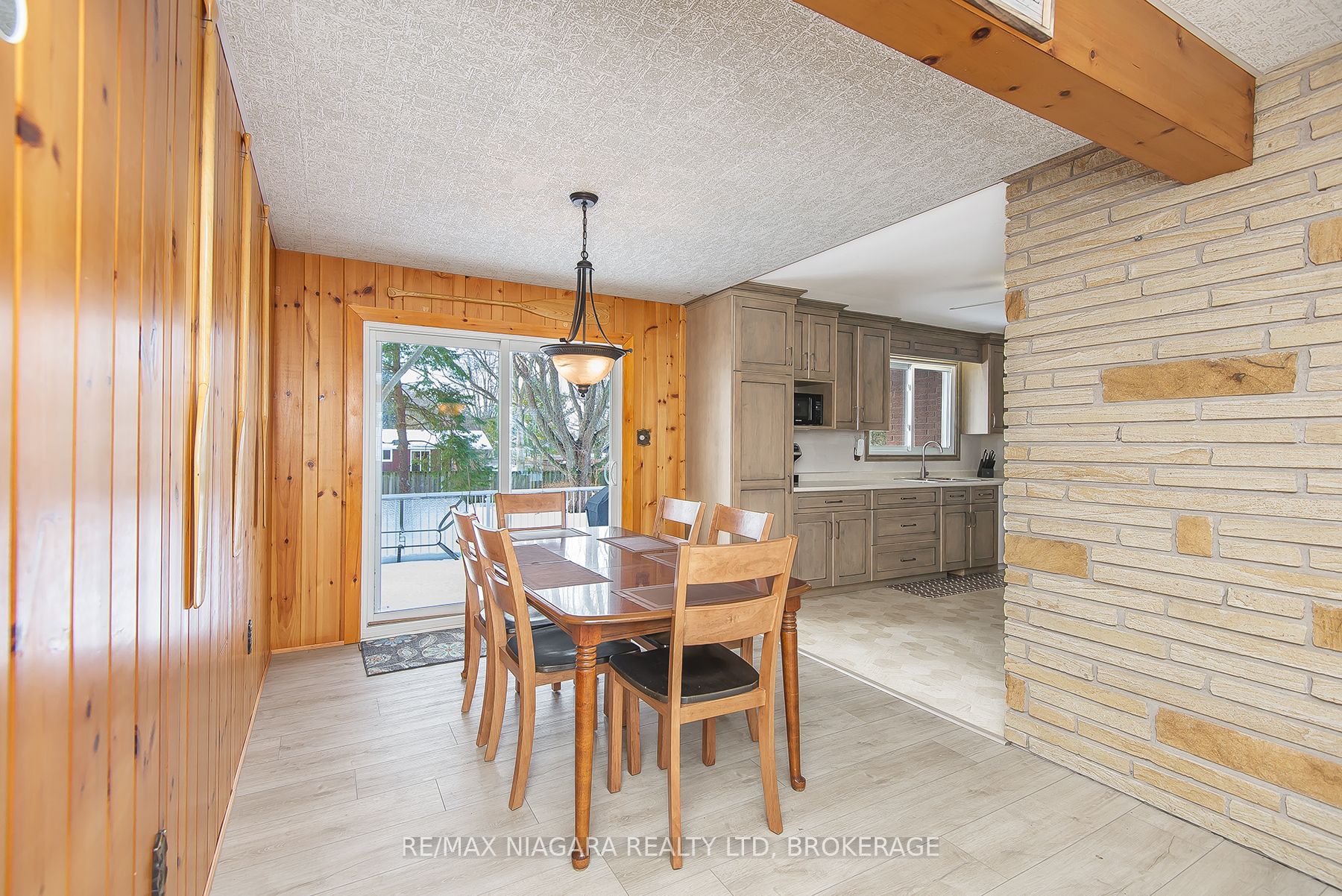 18 Oakridge Crescent Property Photo 17