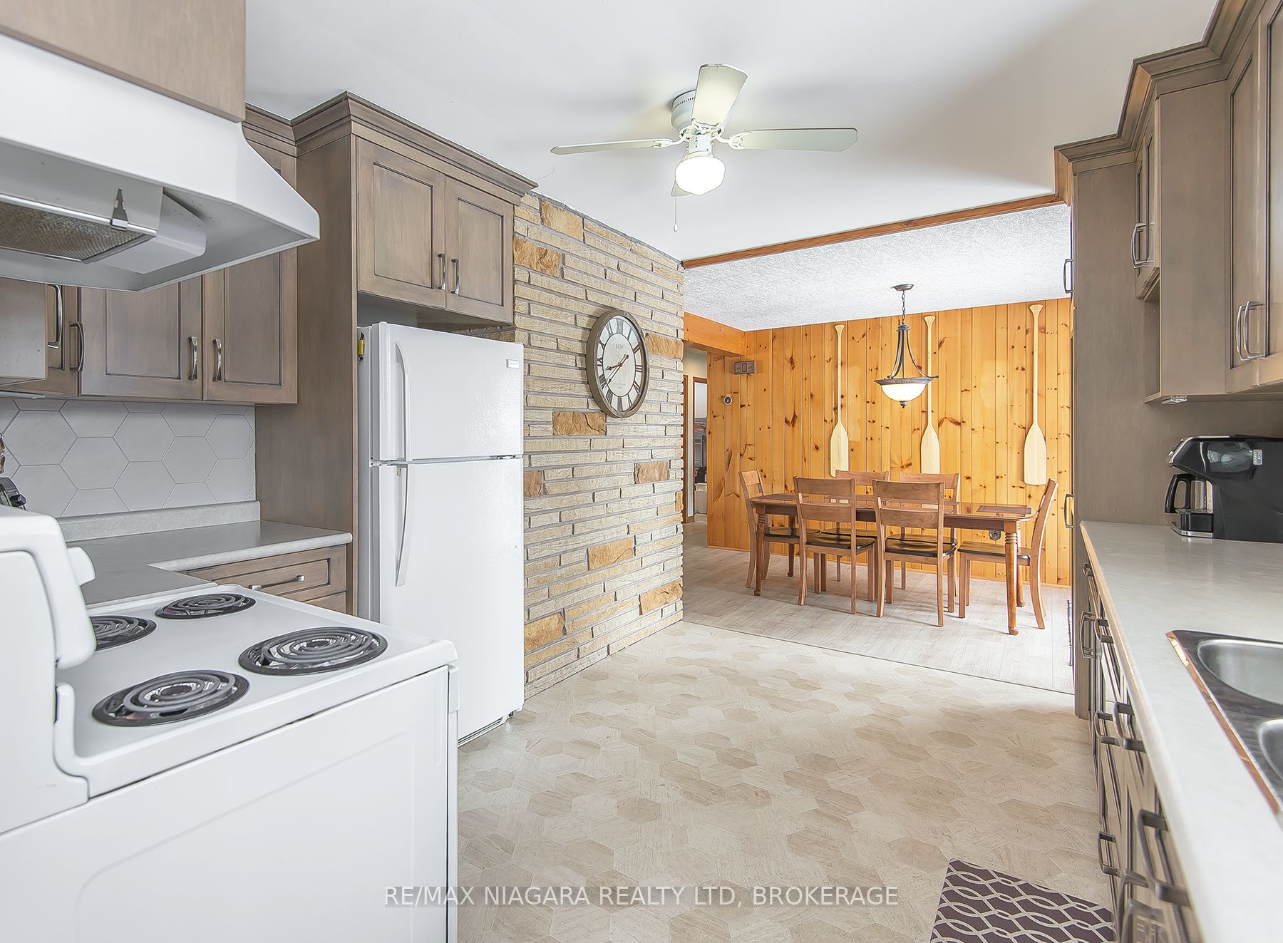 18 Oakridge Crescent Property Photo 21
