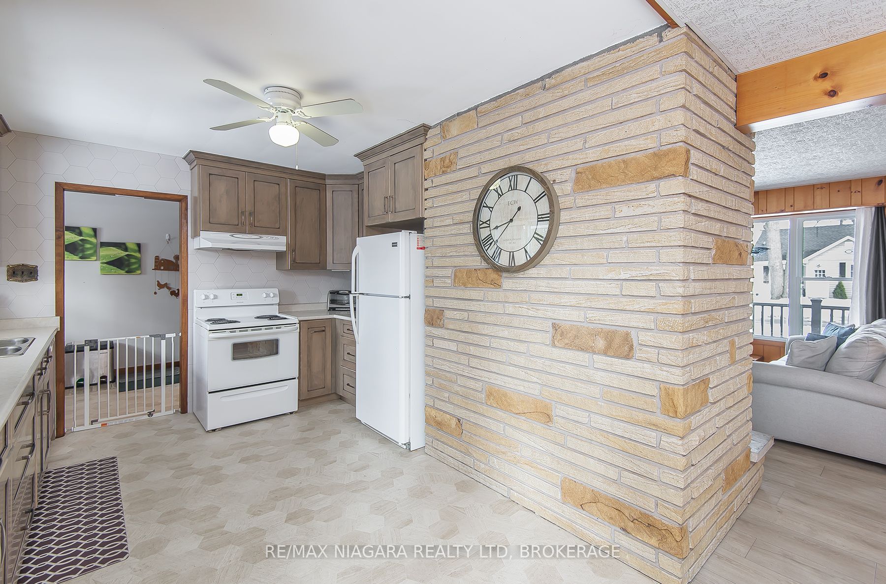 18 Oakridge Crescent Property Photo 22