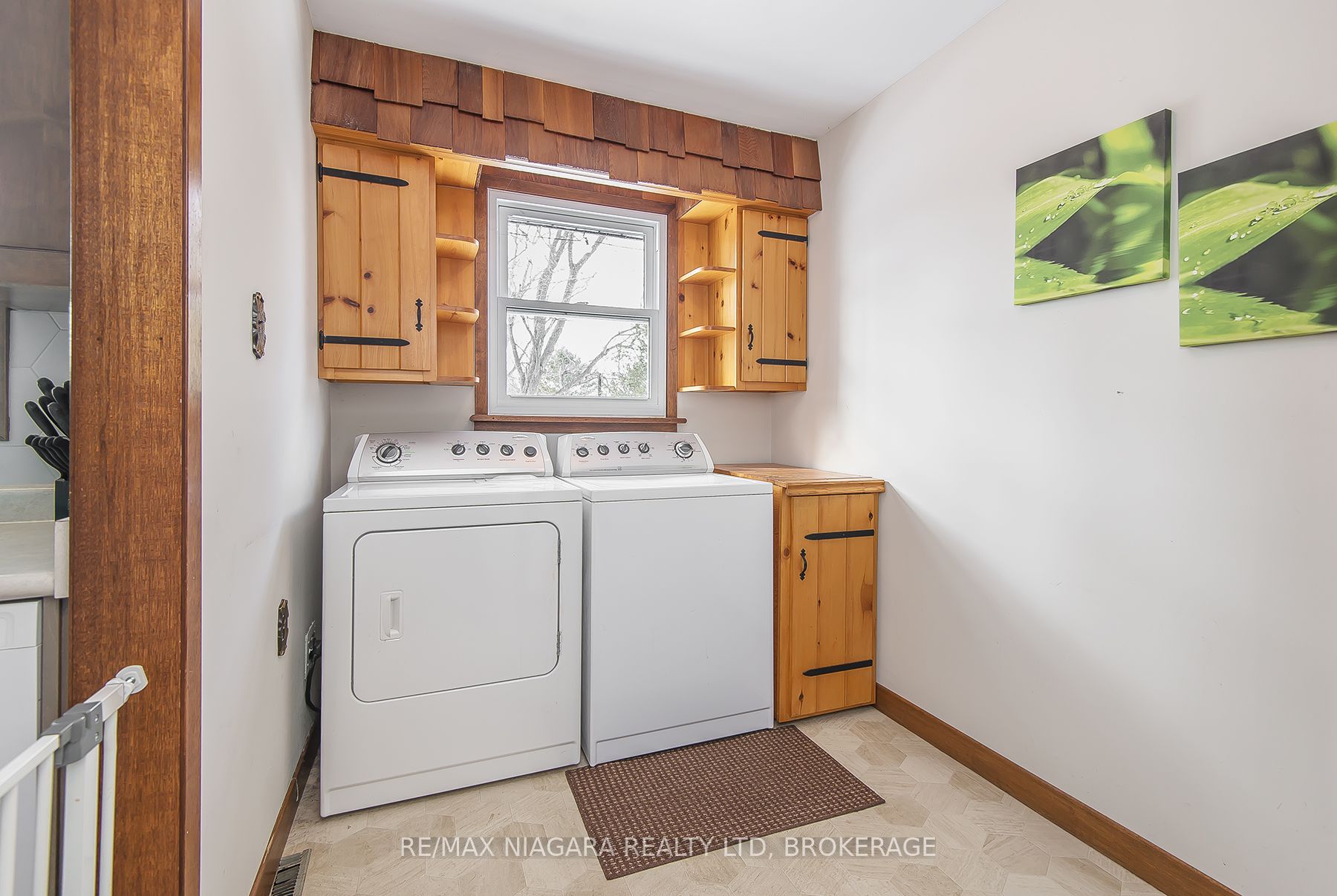 18 Oakridge Crescent Property Photo 31
