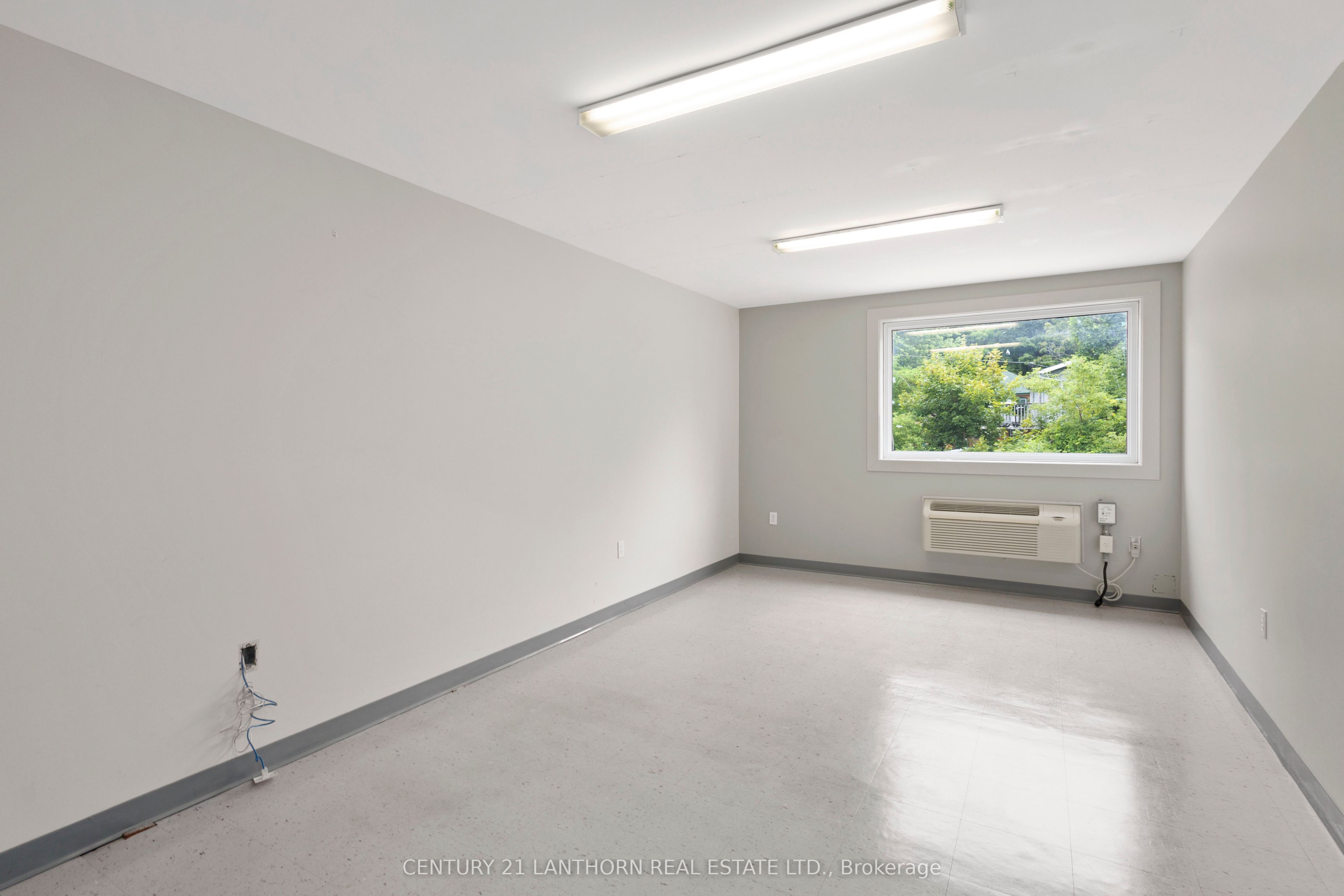 #215 - 35 Bridge Street Property Photo 2