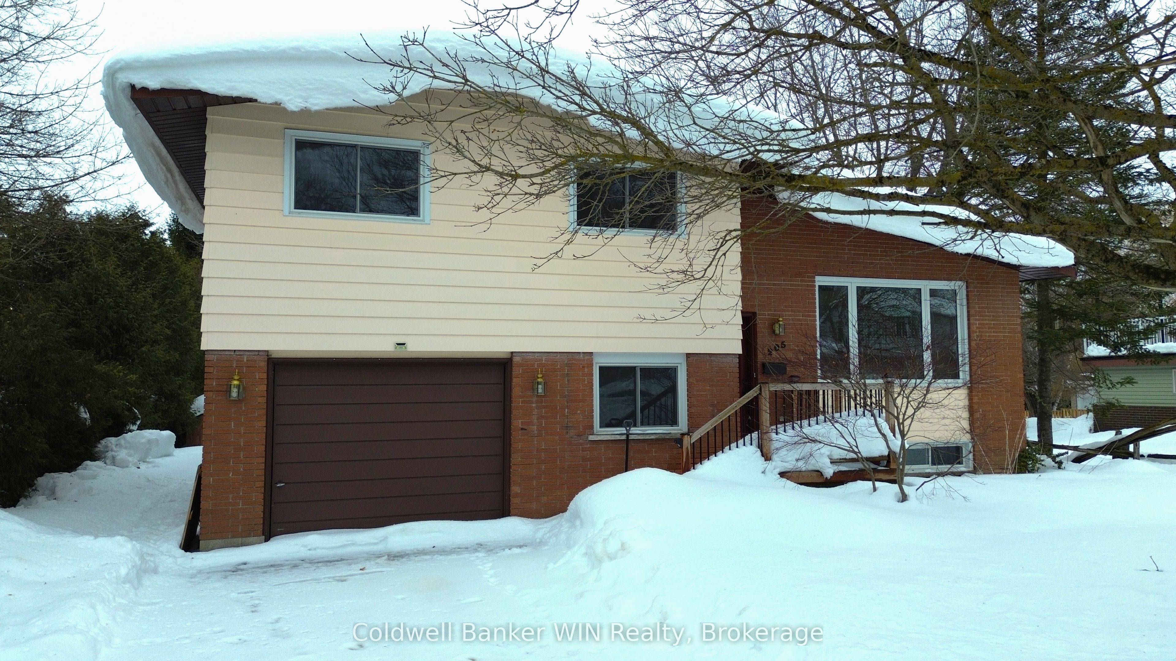 205 Weber St Property Photo