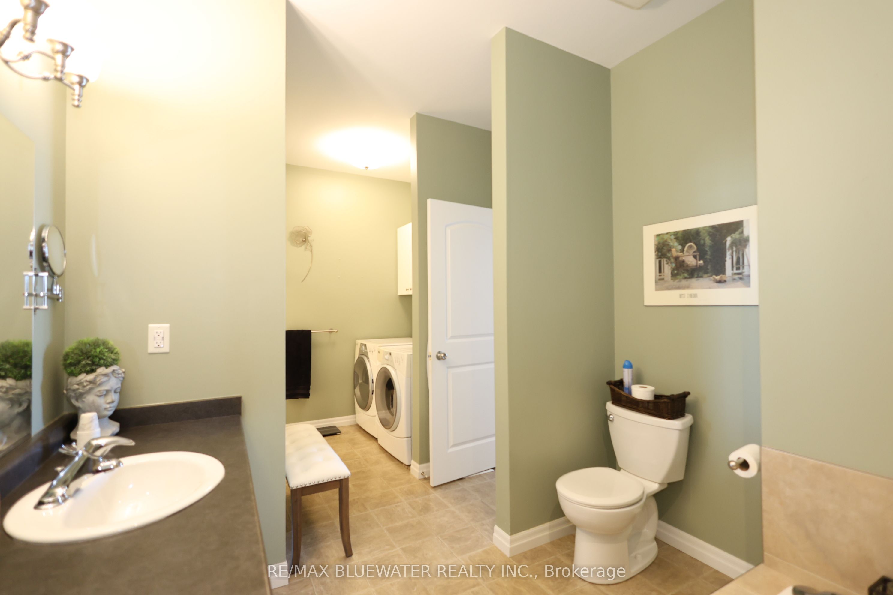 188 Elizabeth Street Property Photo 22