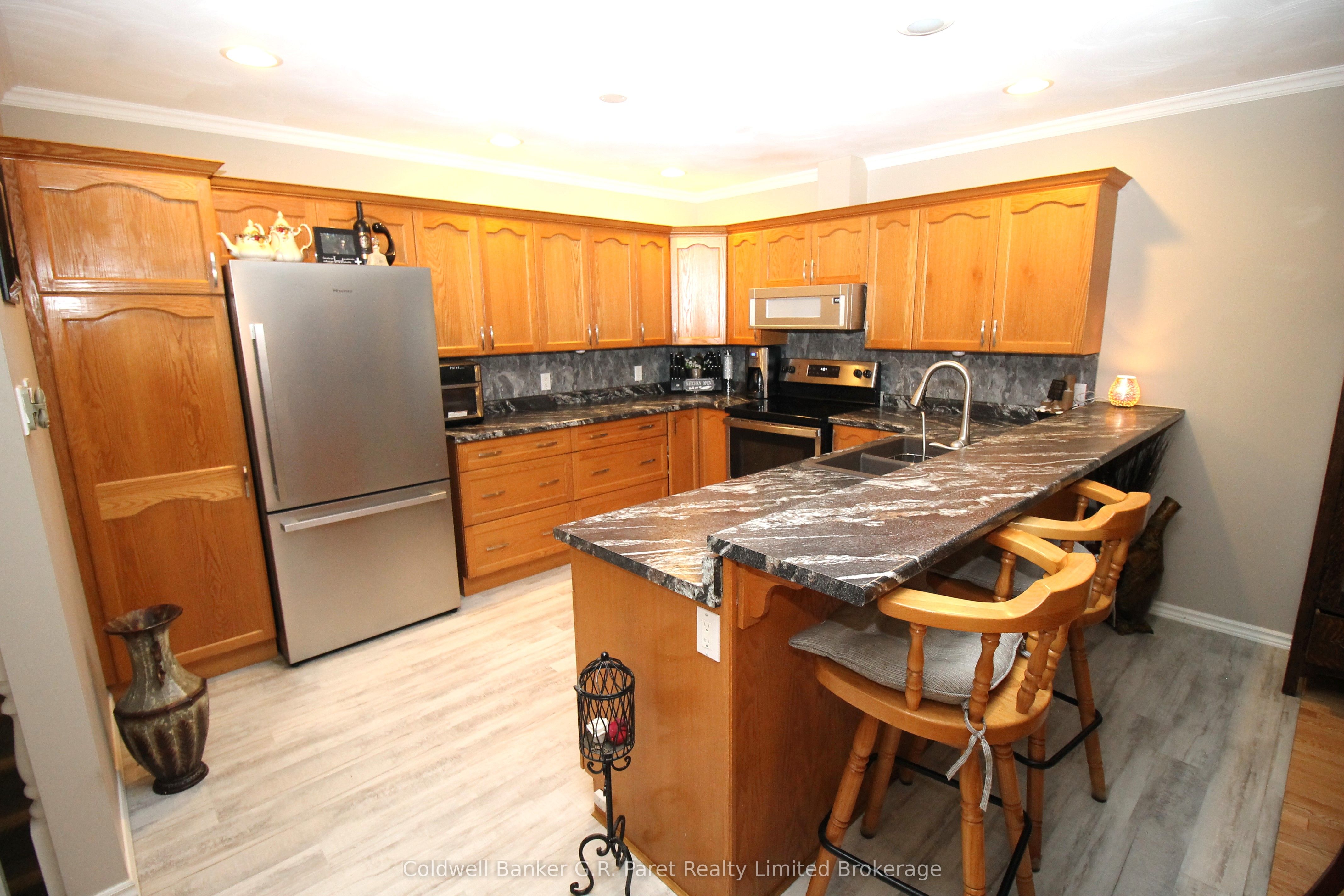 #5 - 150 Oak Street Property Photo 5